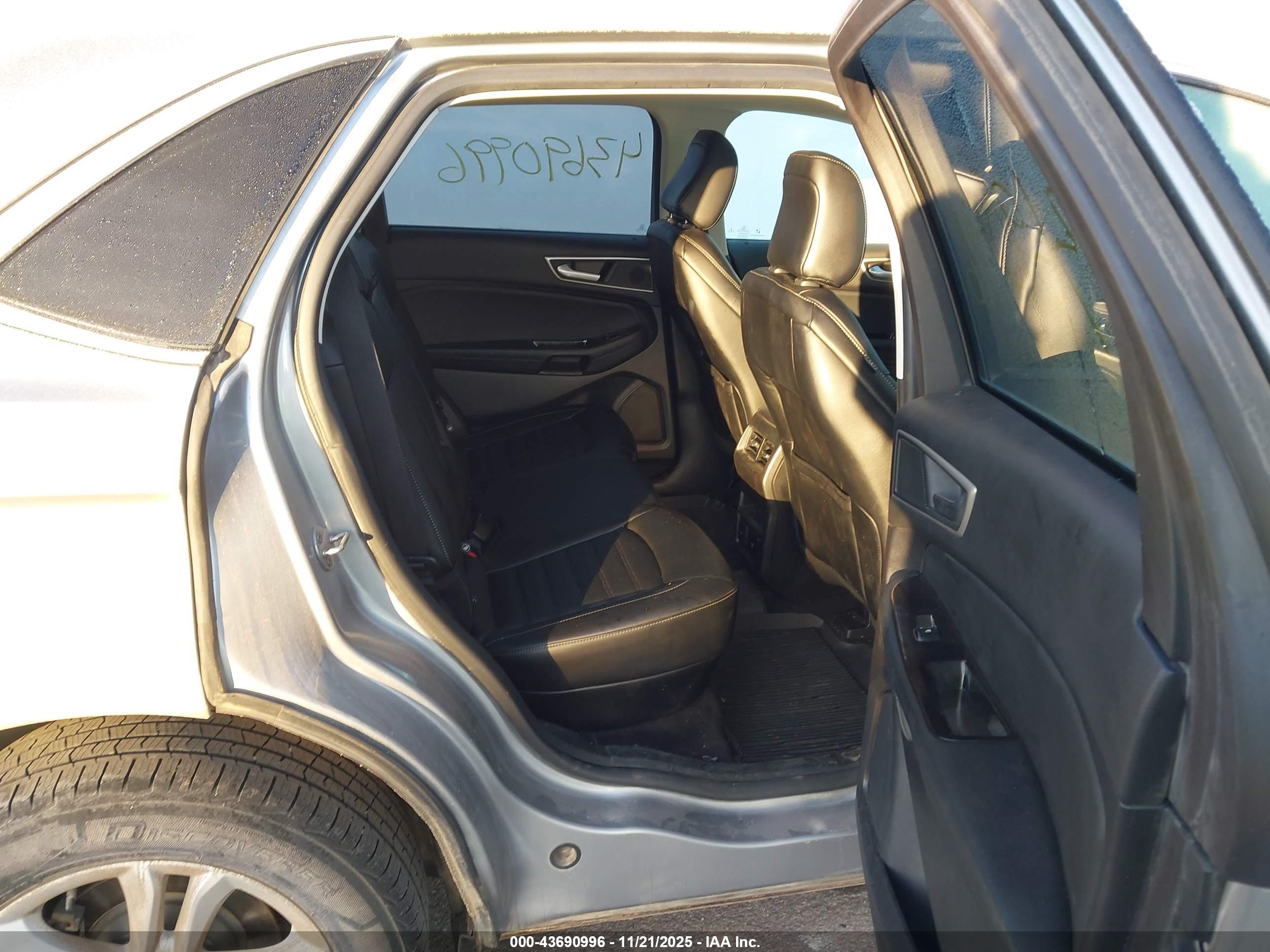 FORD EDGE image 8
