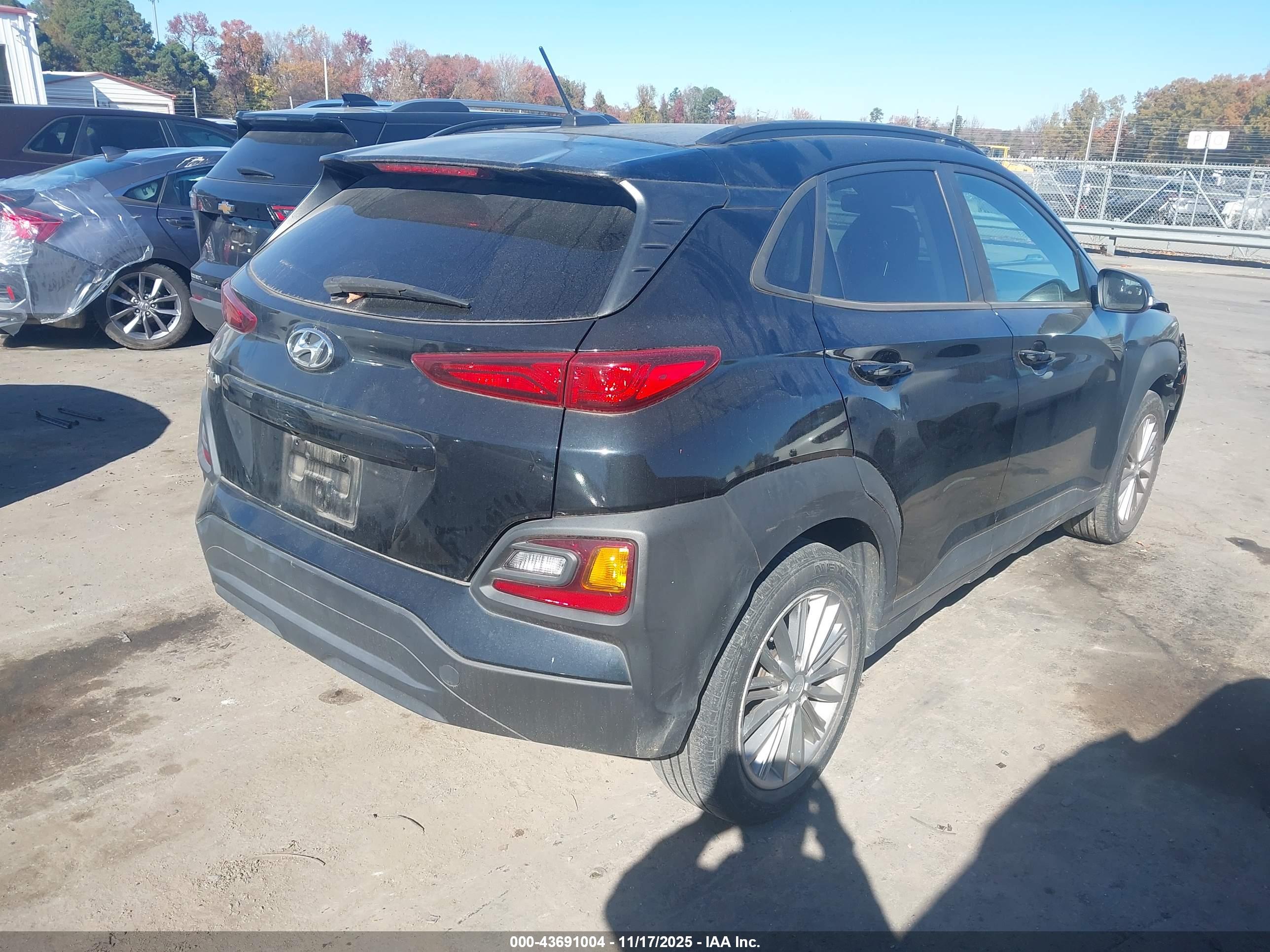 HYUNDAI KONA image 4