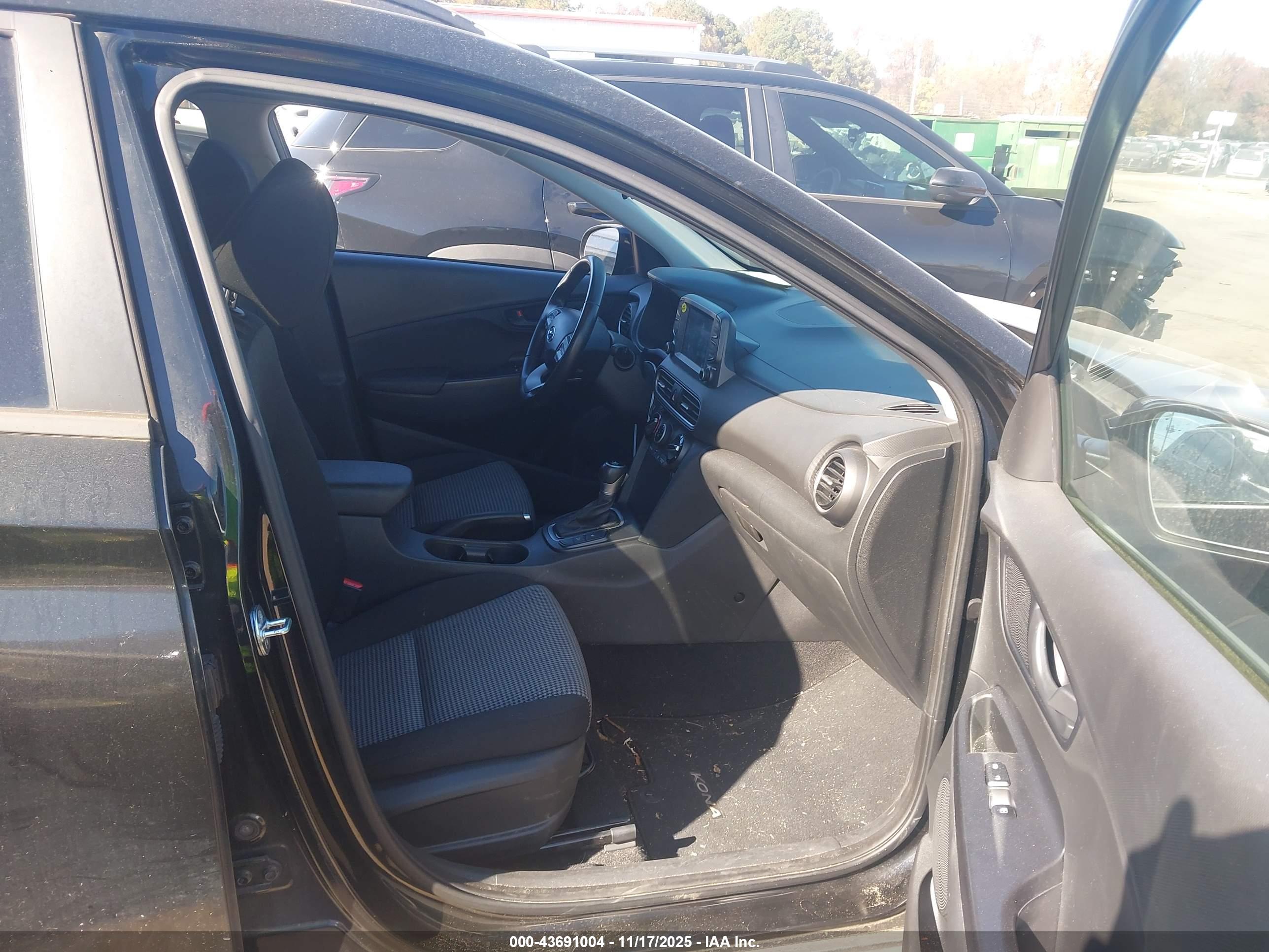 HYUNDAI KONA image 5