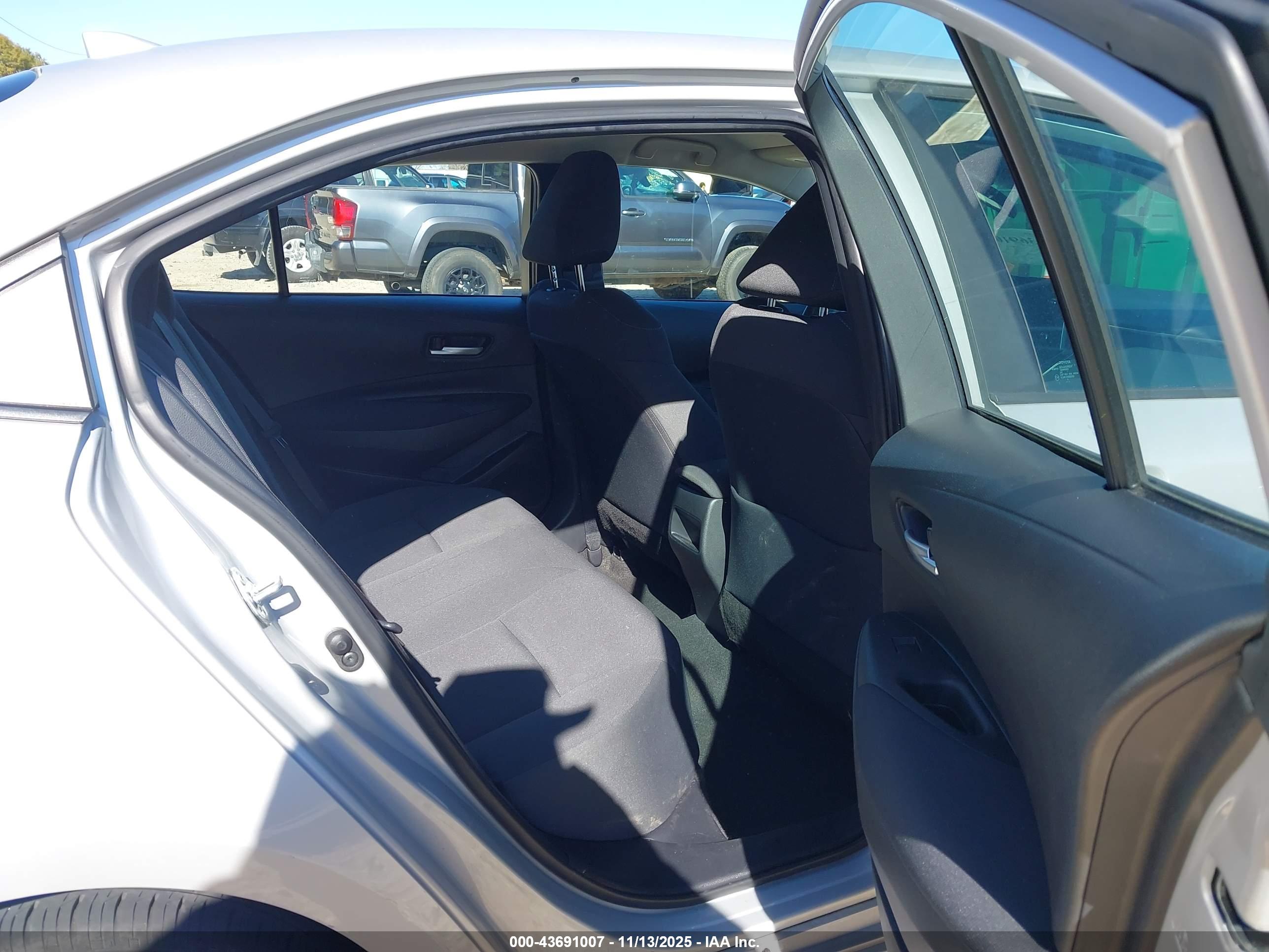 TOYOTA COROLLA image 8