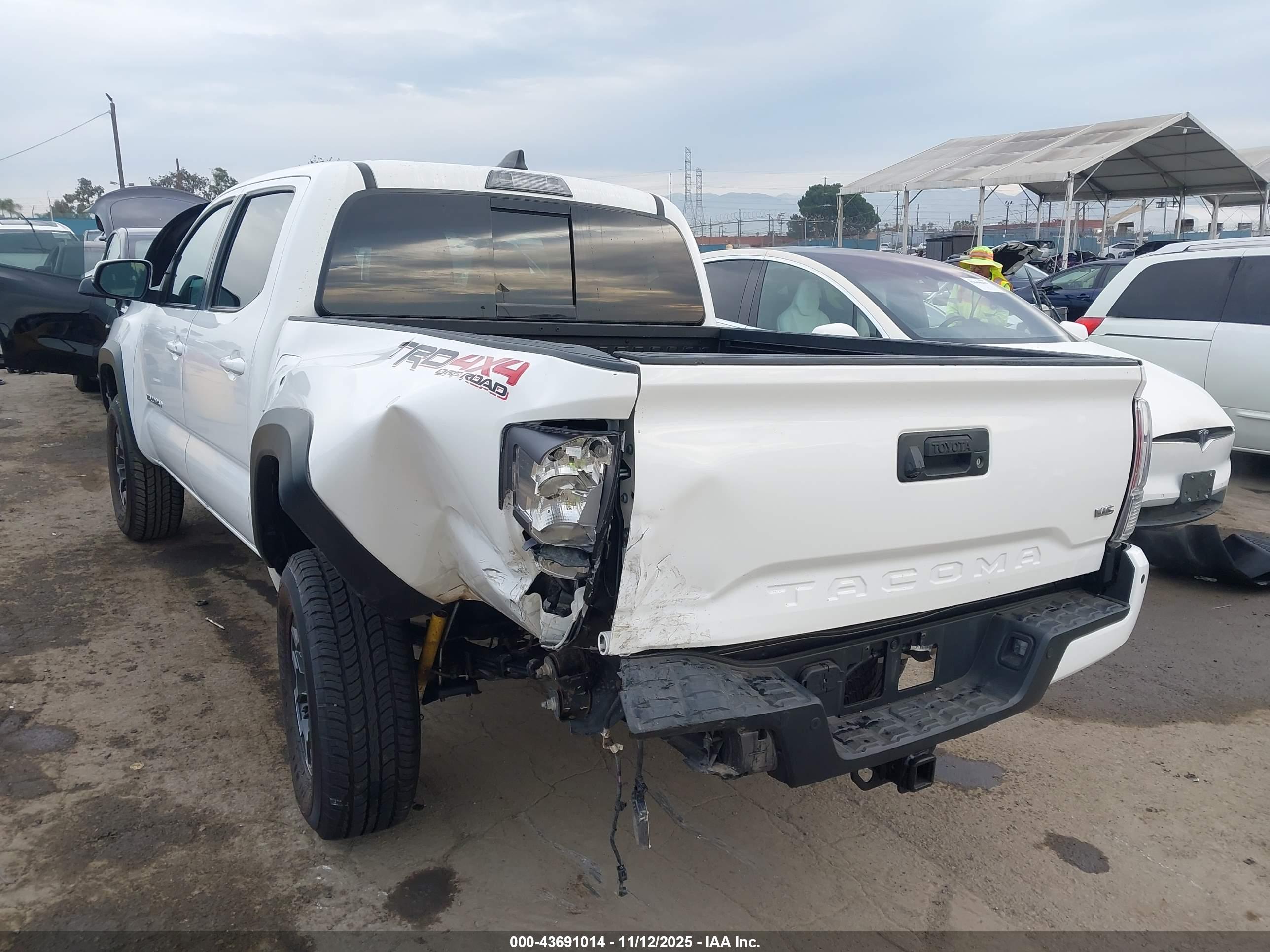 TOYOTA TACOMA image 3