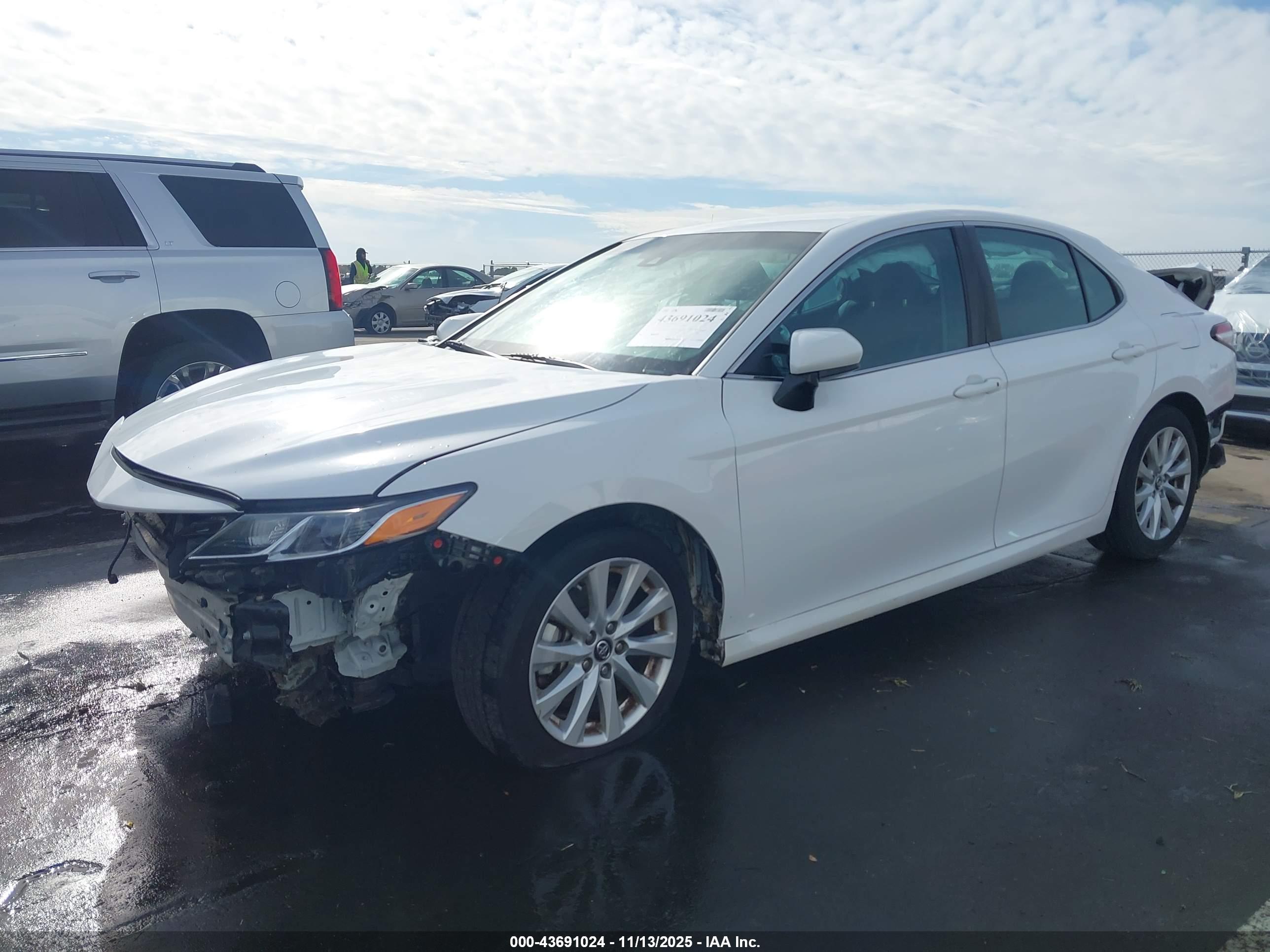 TOYOTA CAMRY image 2