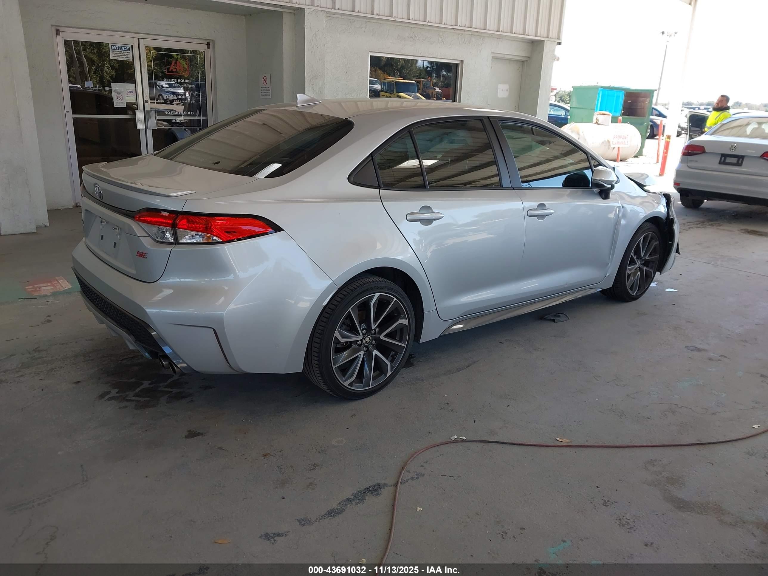 TOYOTA COROLLA image 4