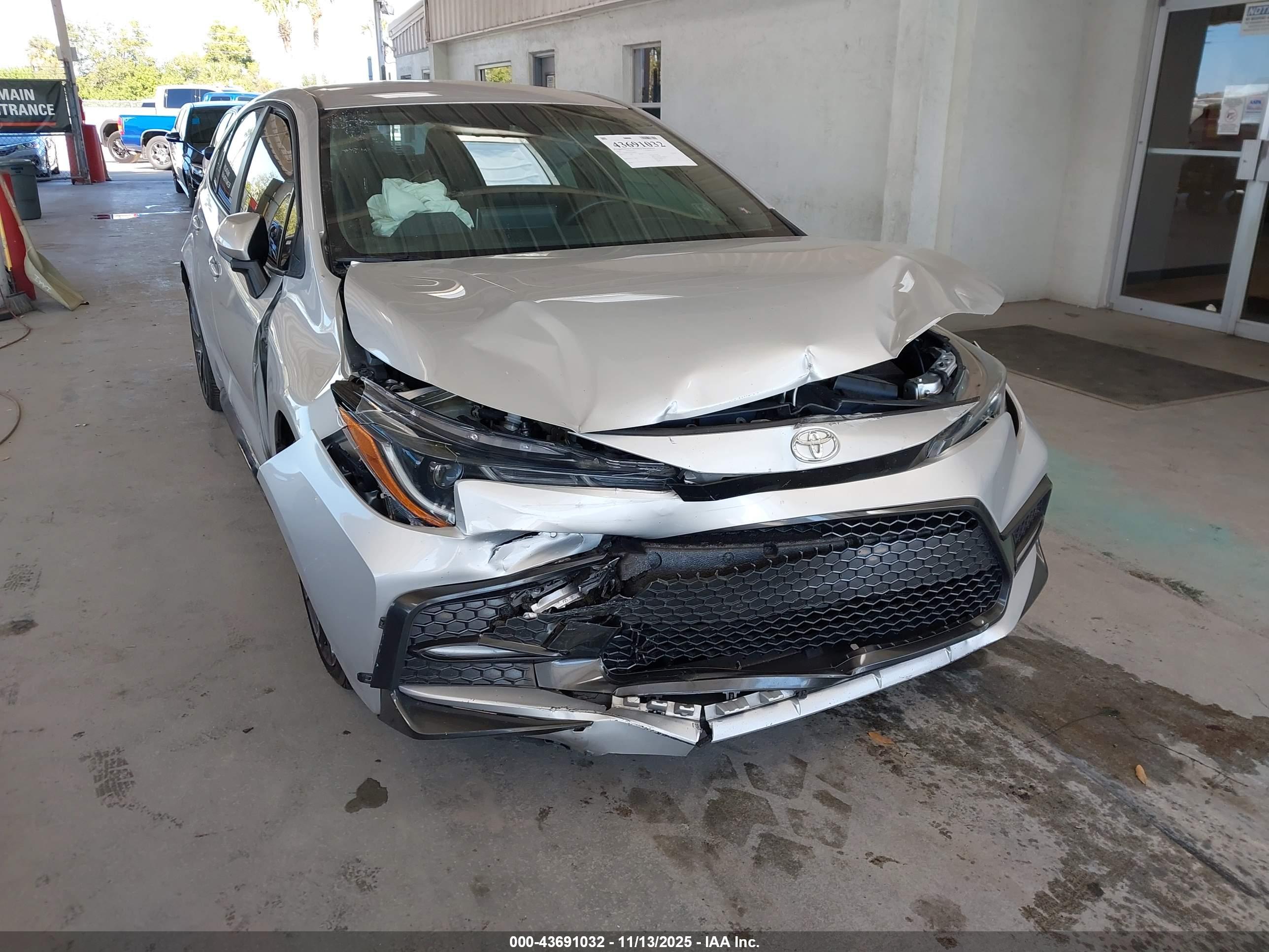 TOYOTA COROLLA image 6