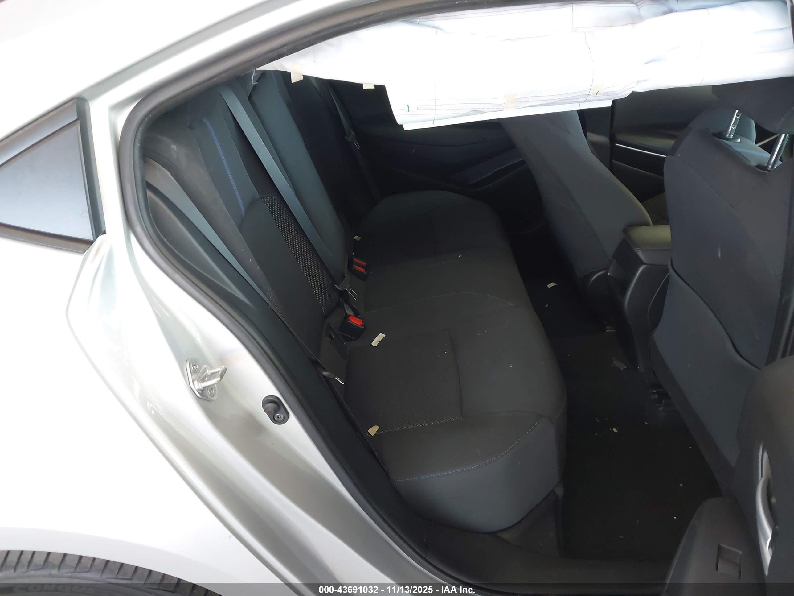 TOYOTA COROLLA image 8