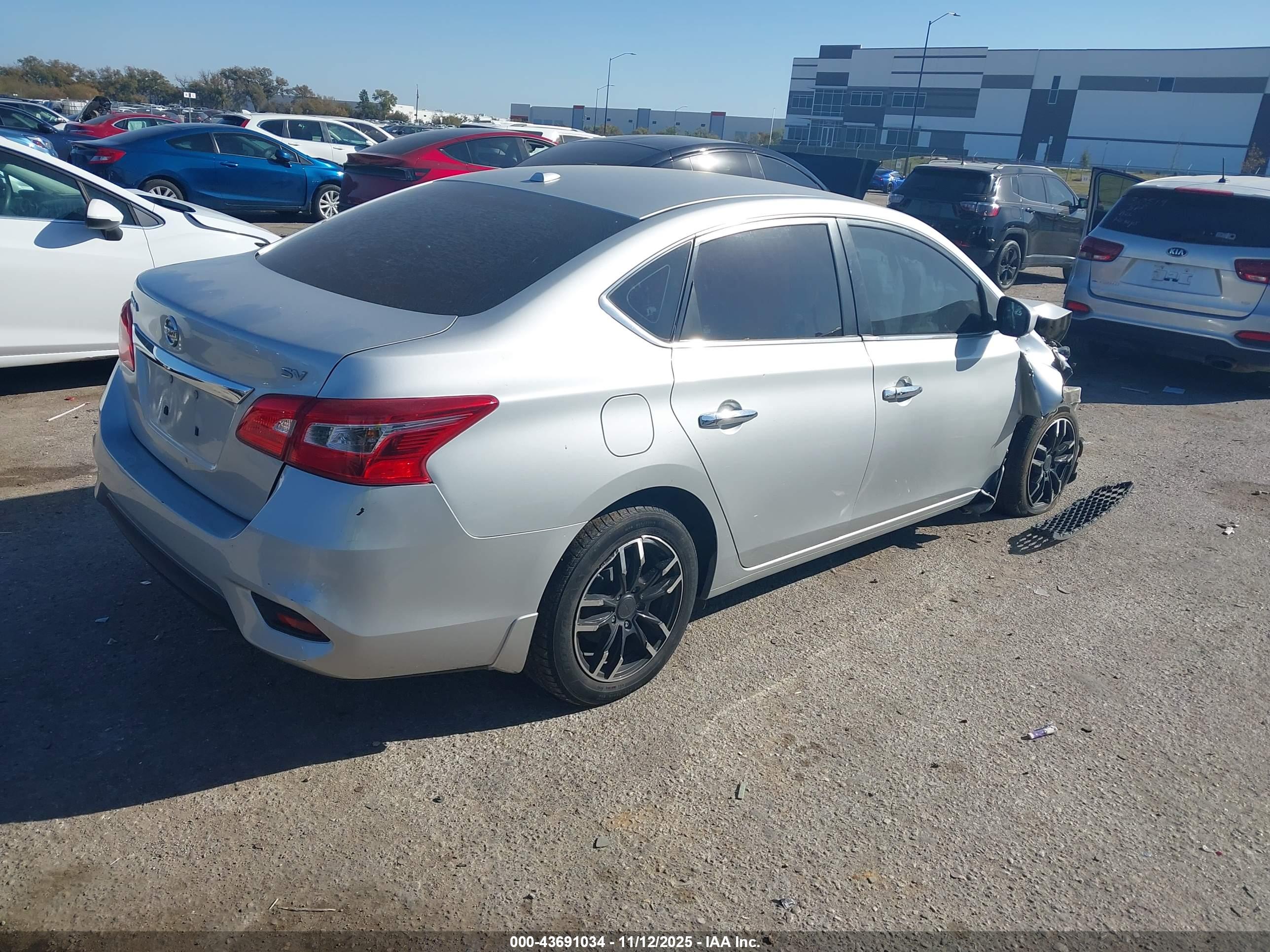 NISSAN SENTRA image 4