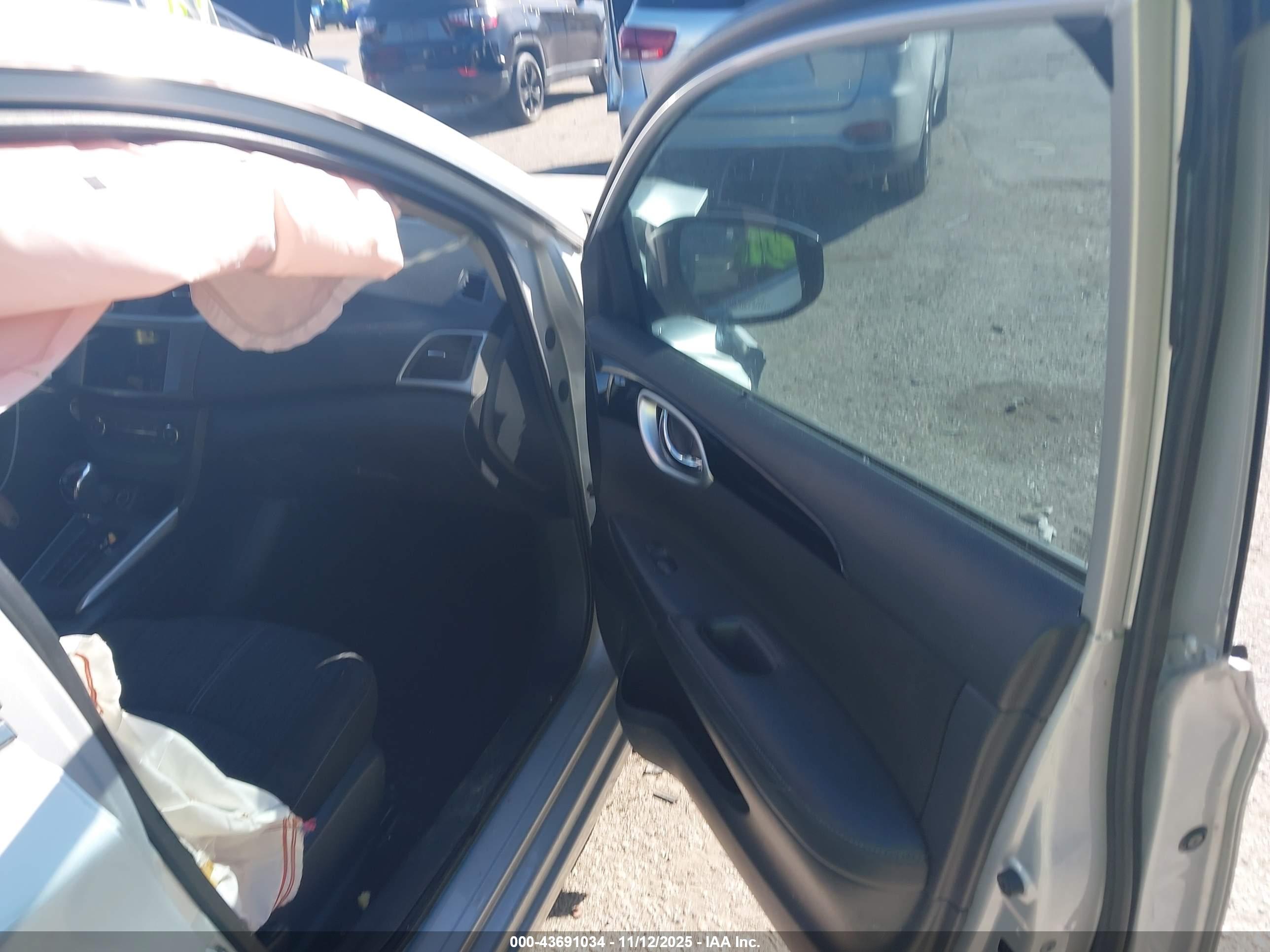 NISSAN SENTRA image 5