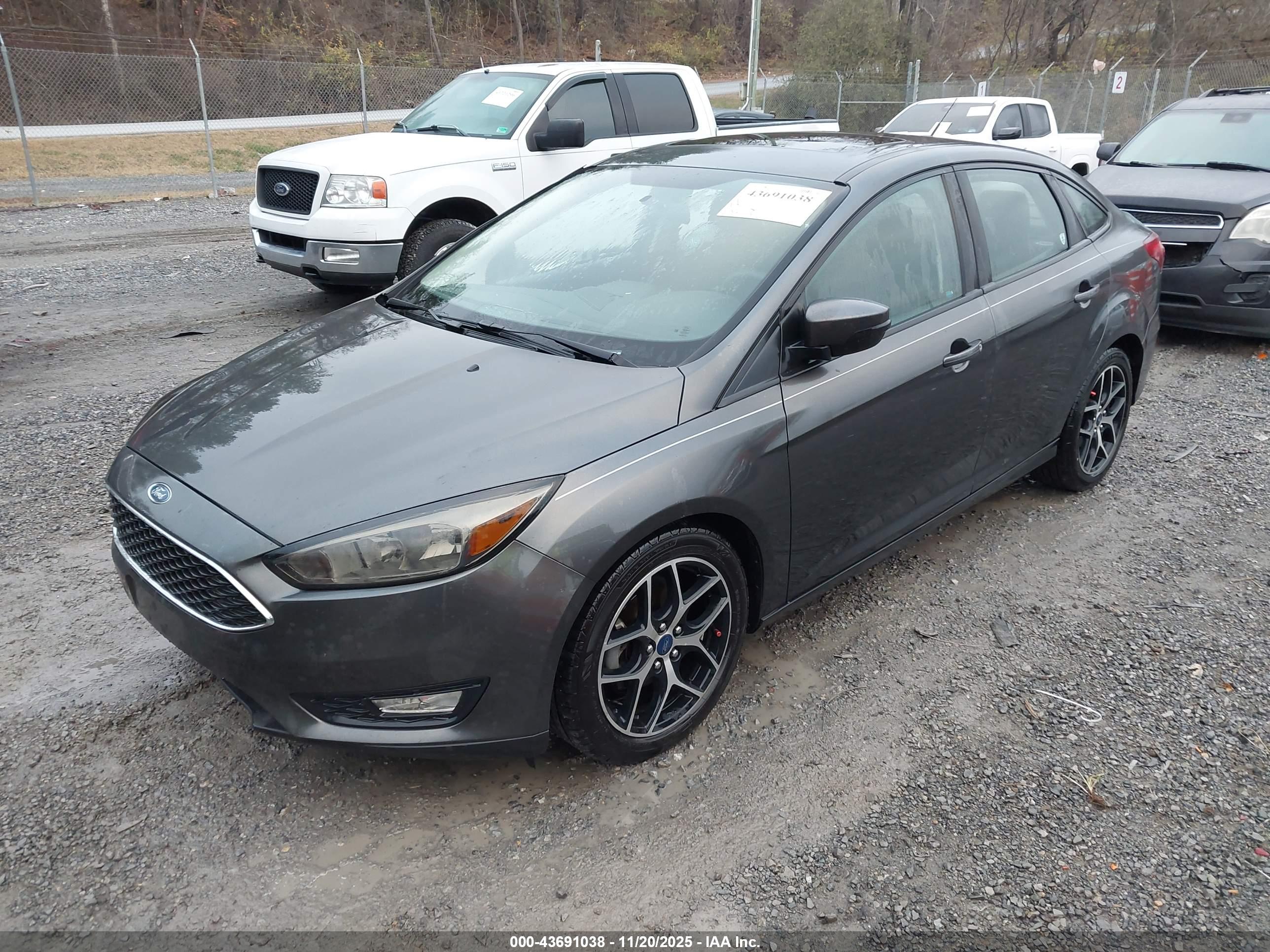 FORD FOCUS image 2