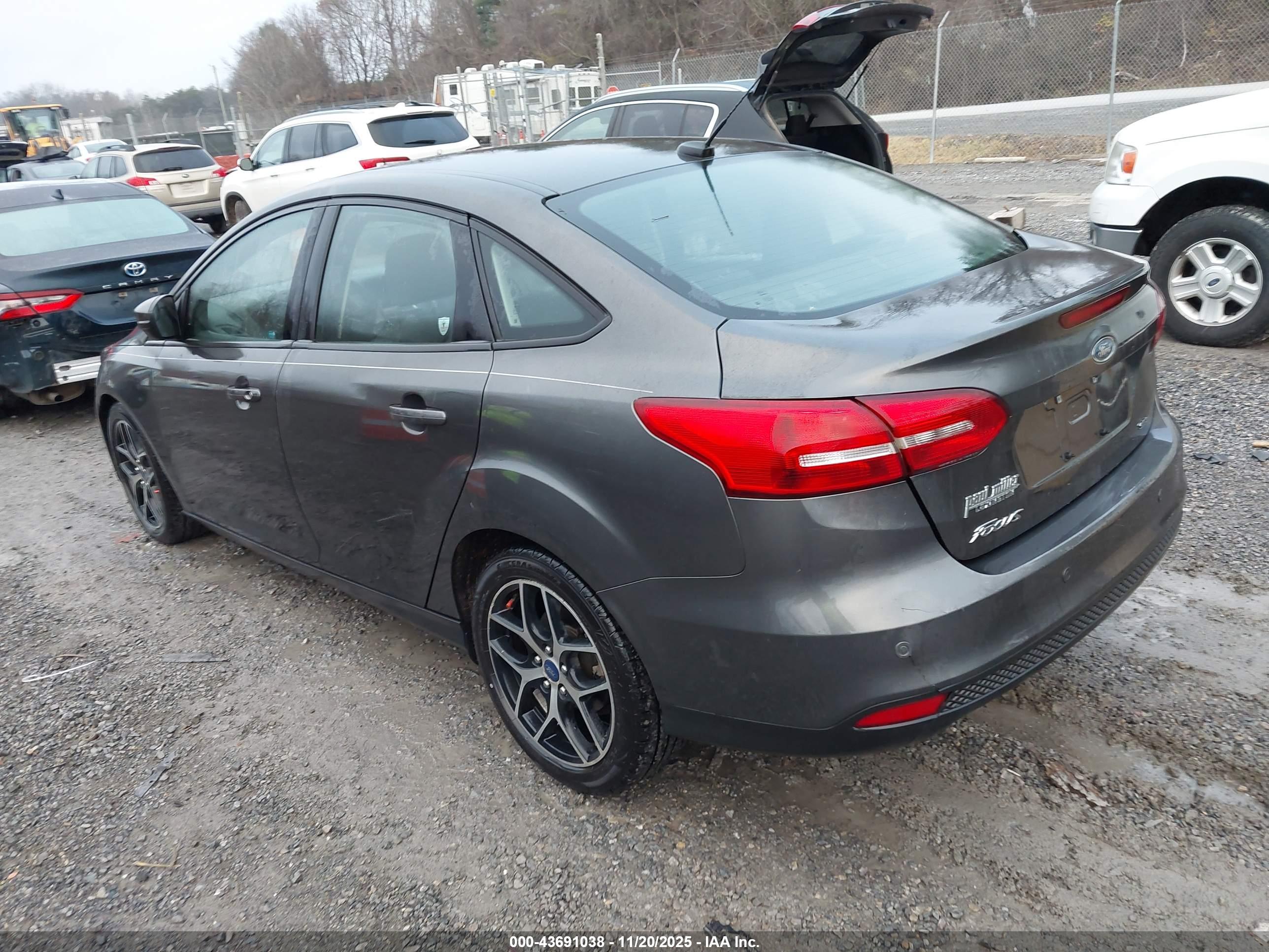 FORD FOCUS image 3