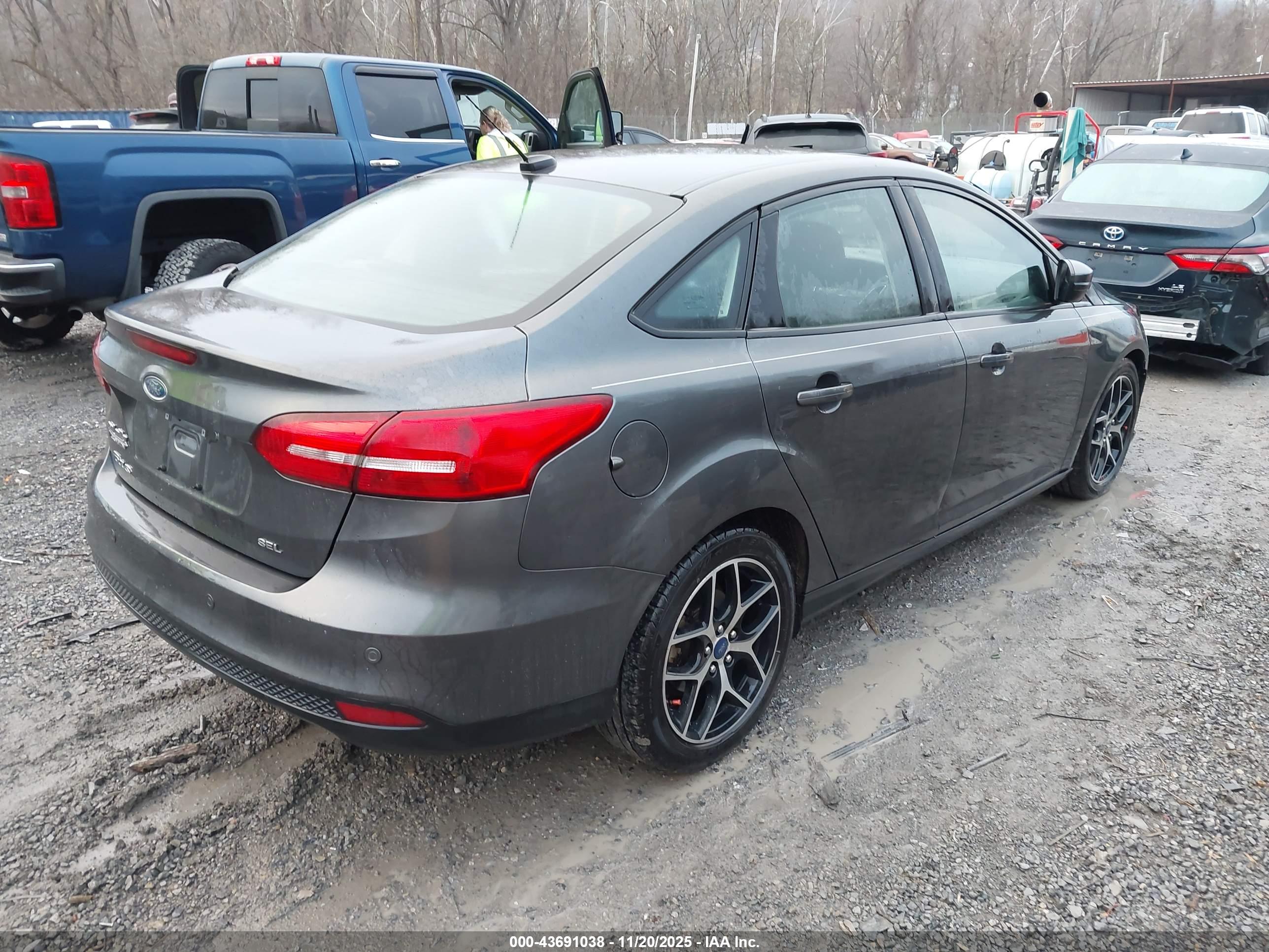 FORD FOCUS image 4