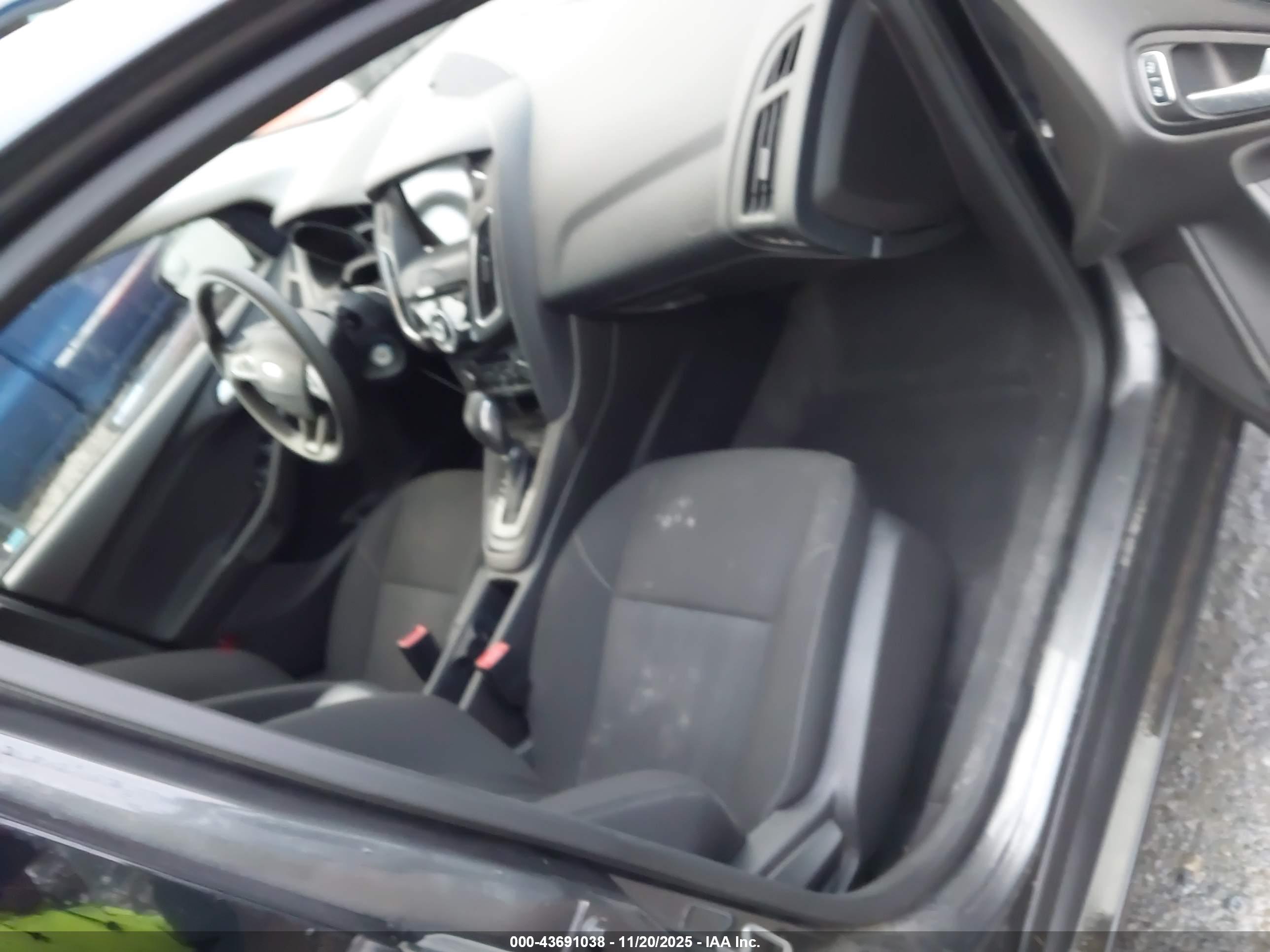 FORD FOCUS image 5
