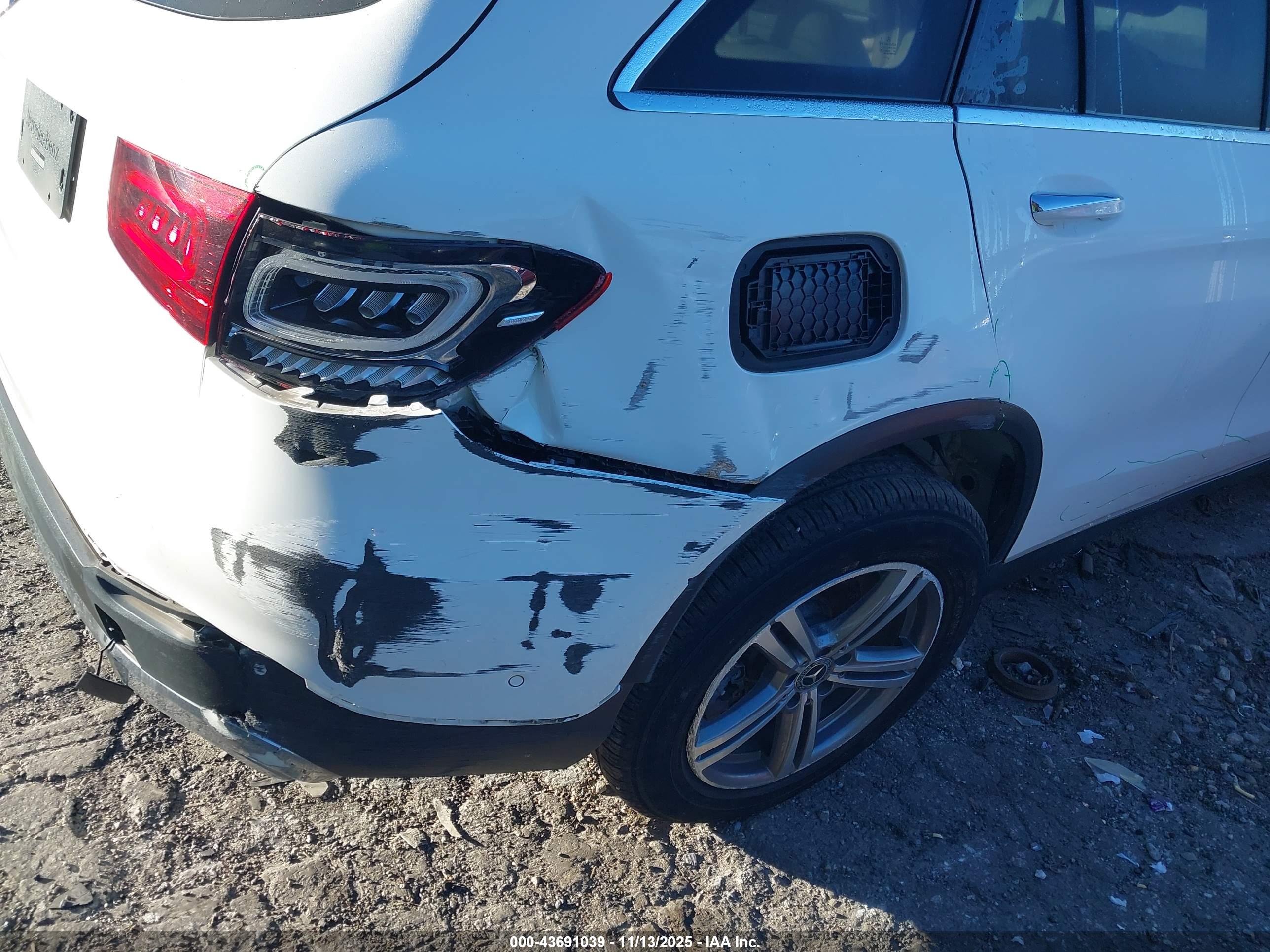 MERCEDES-BENZ GLC image 6