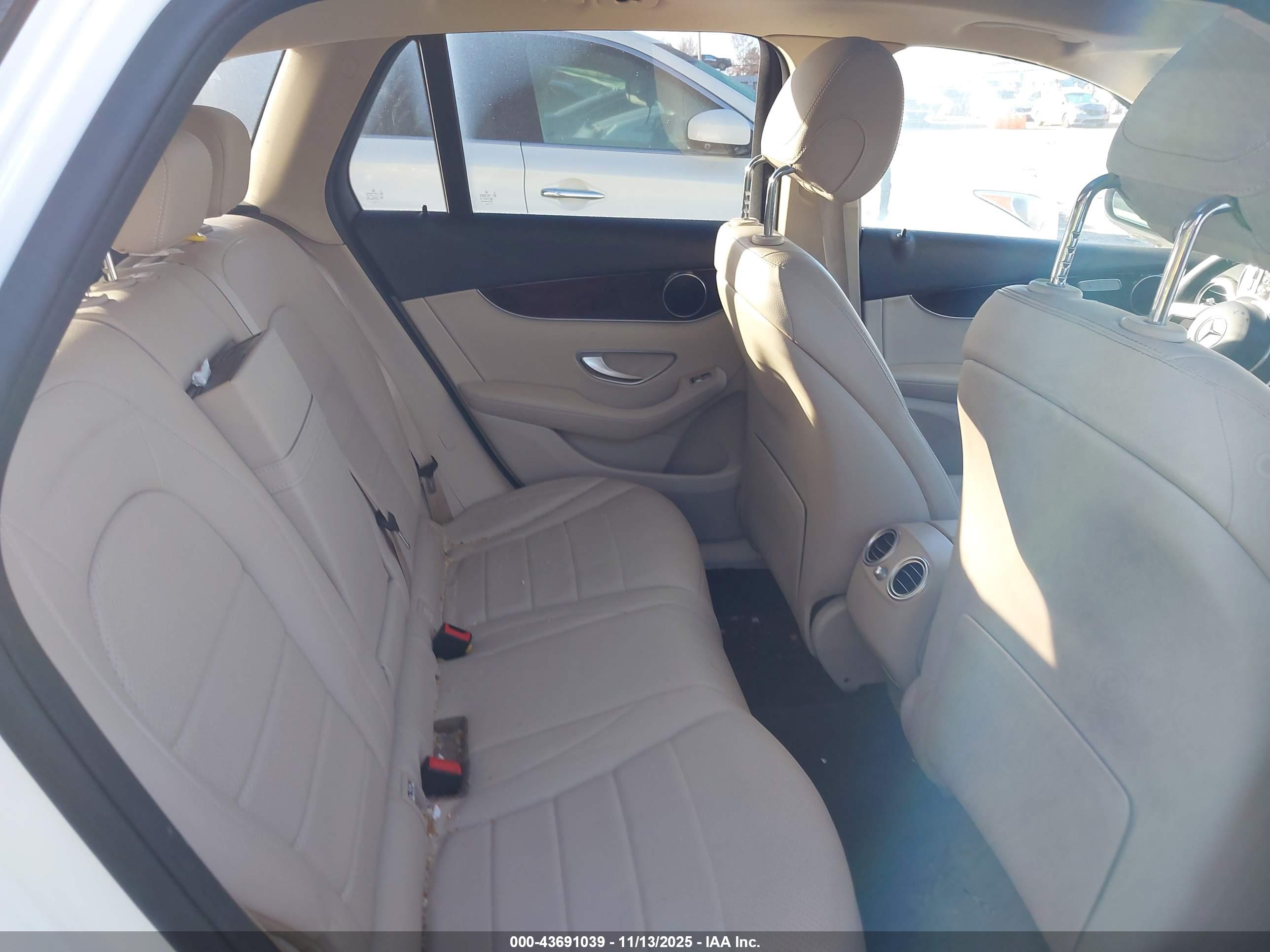 MERCEDES-BENZ GLC image 8