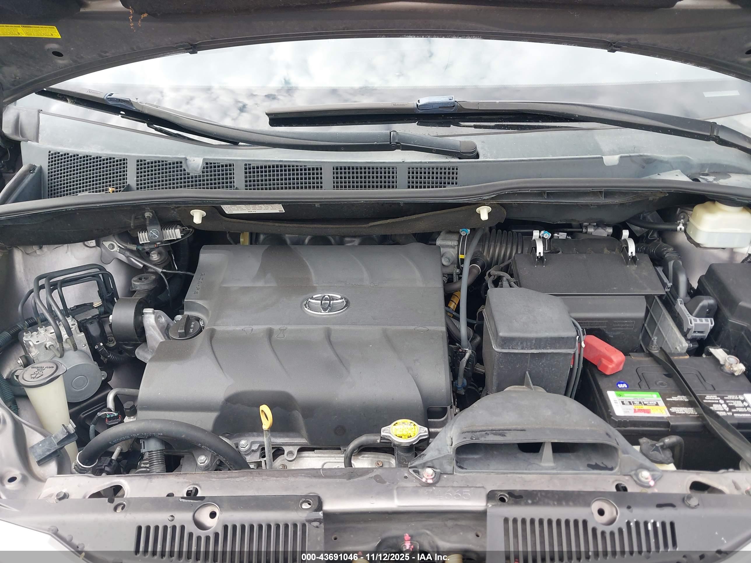 TOYOTA SIENNA image 10