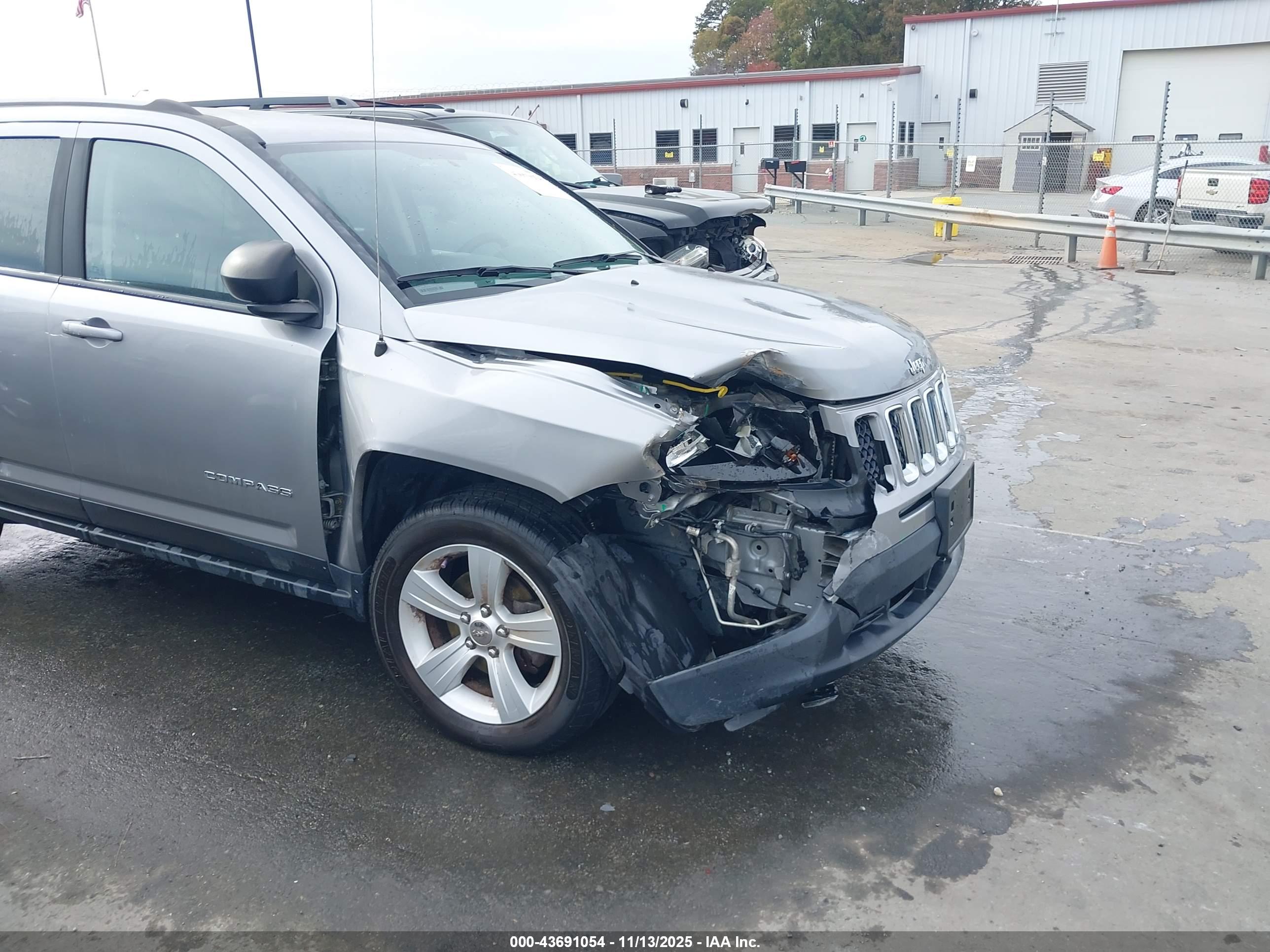 JEEP COMPASS image 6