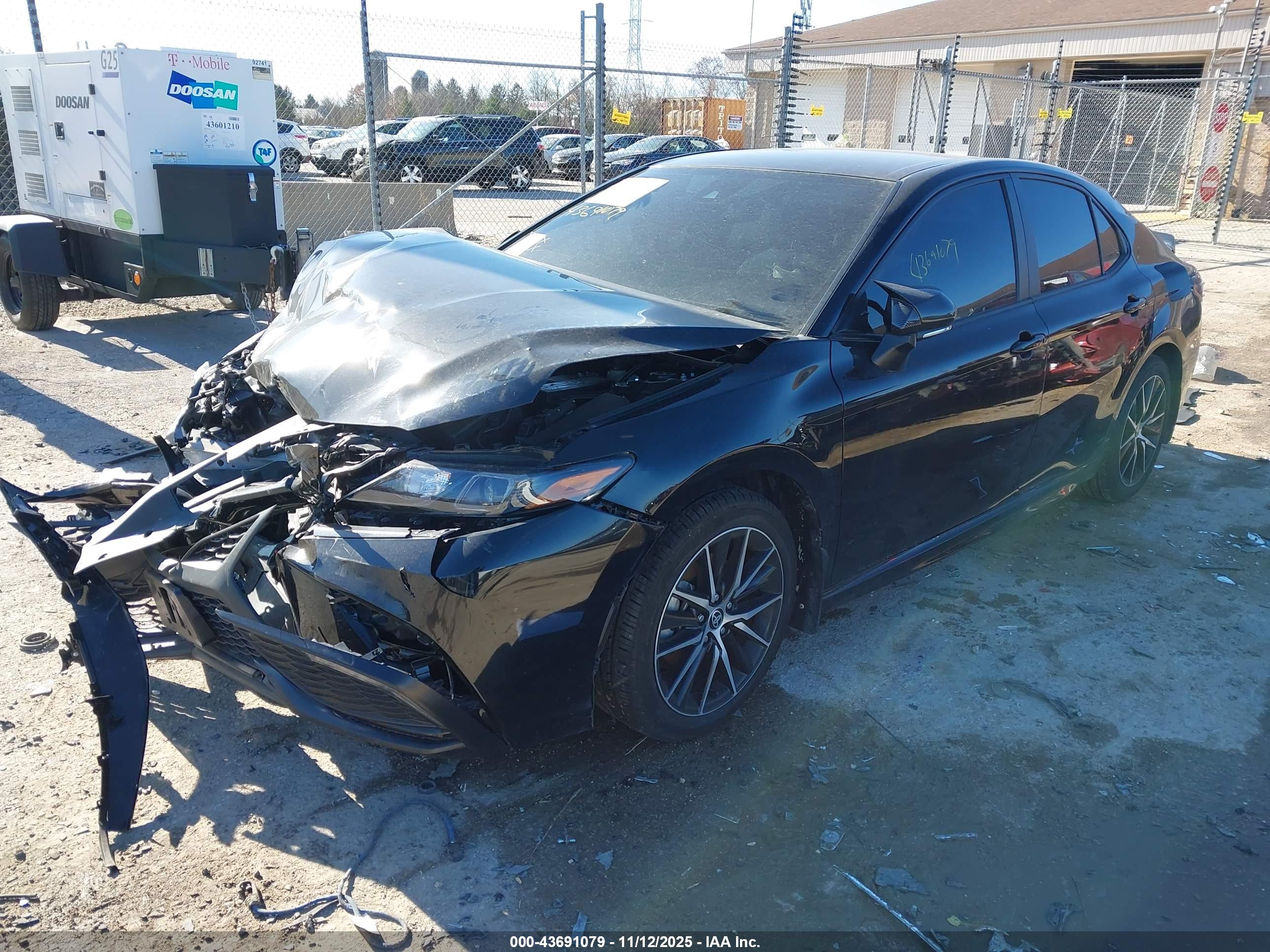 TOYOTA CAMRY image 2