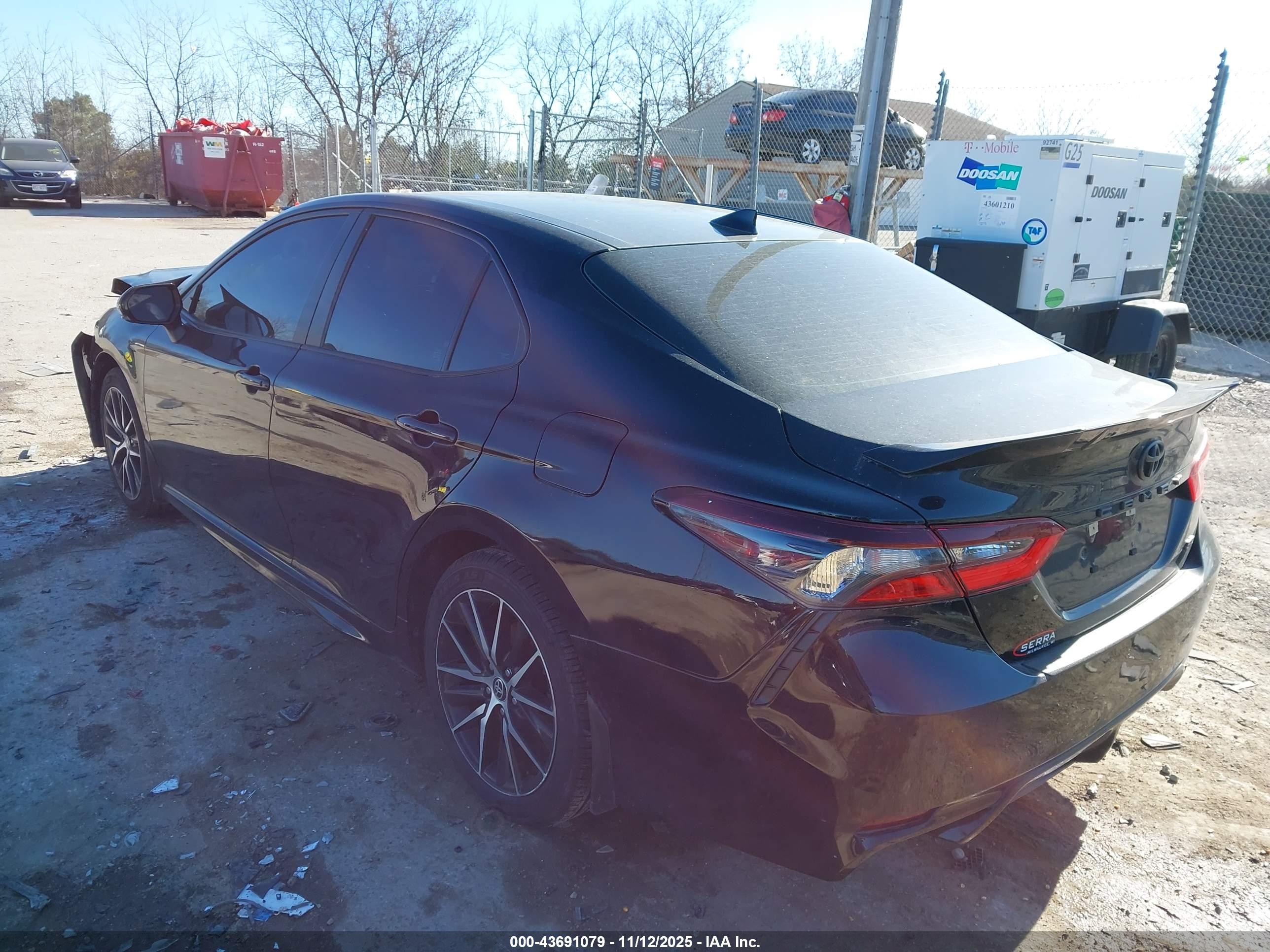TOYOTA CAMRY image 3