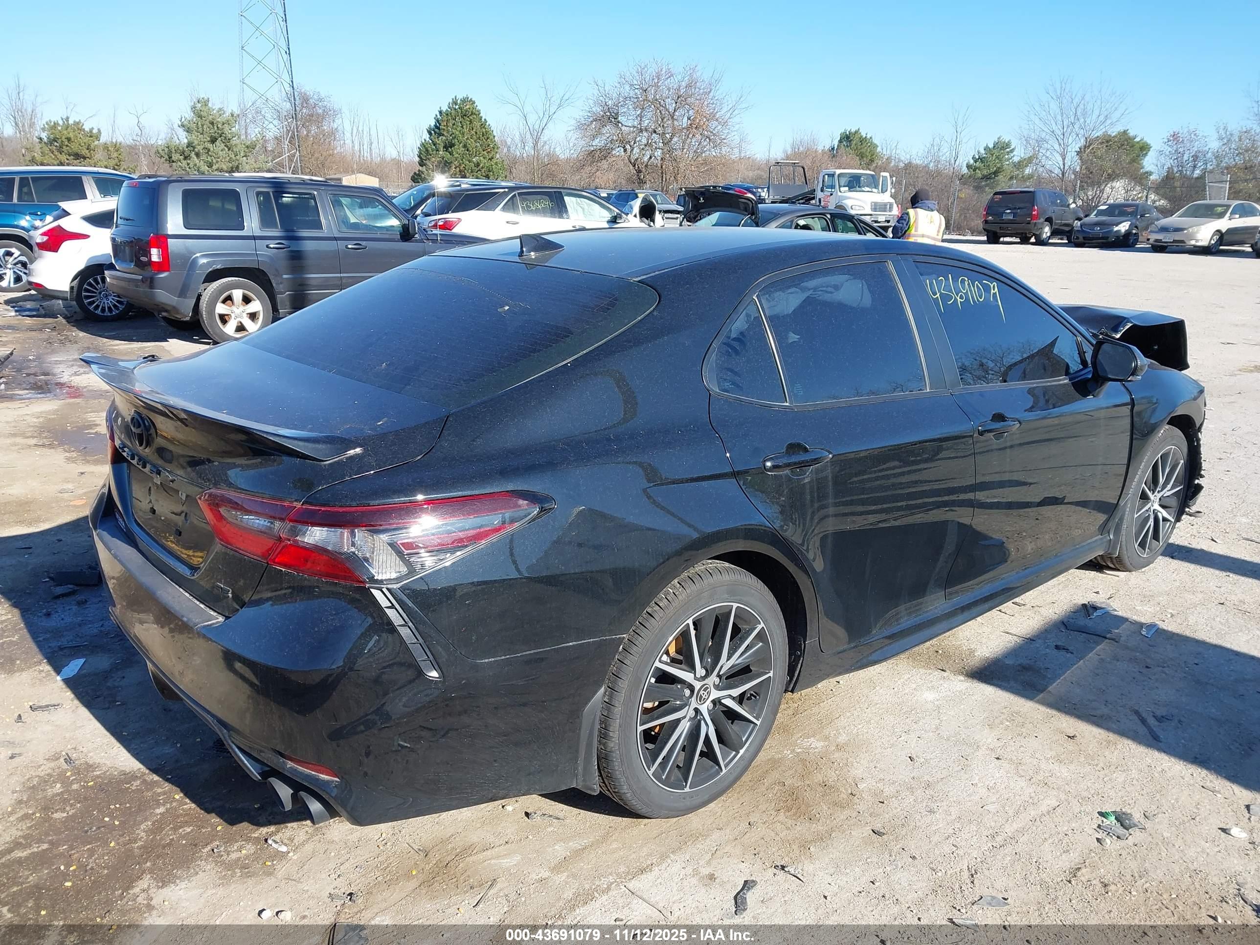 TOYOTA CAMRY image 4