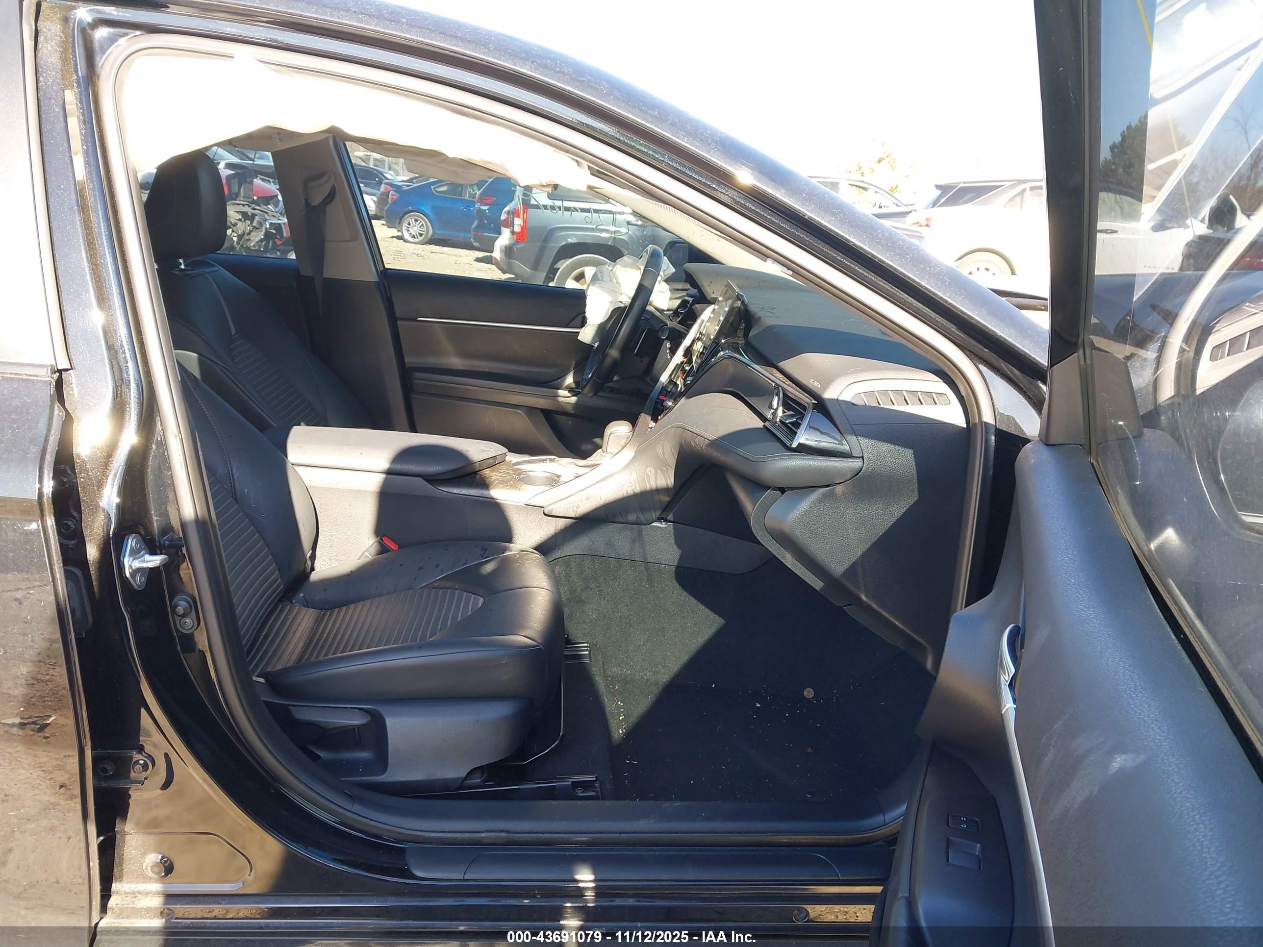 TOYOTA CAMRY image 5