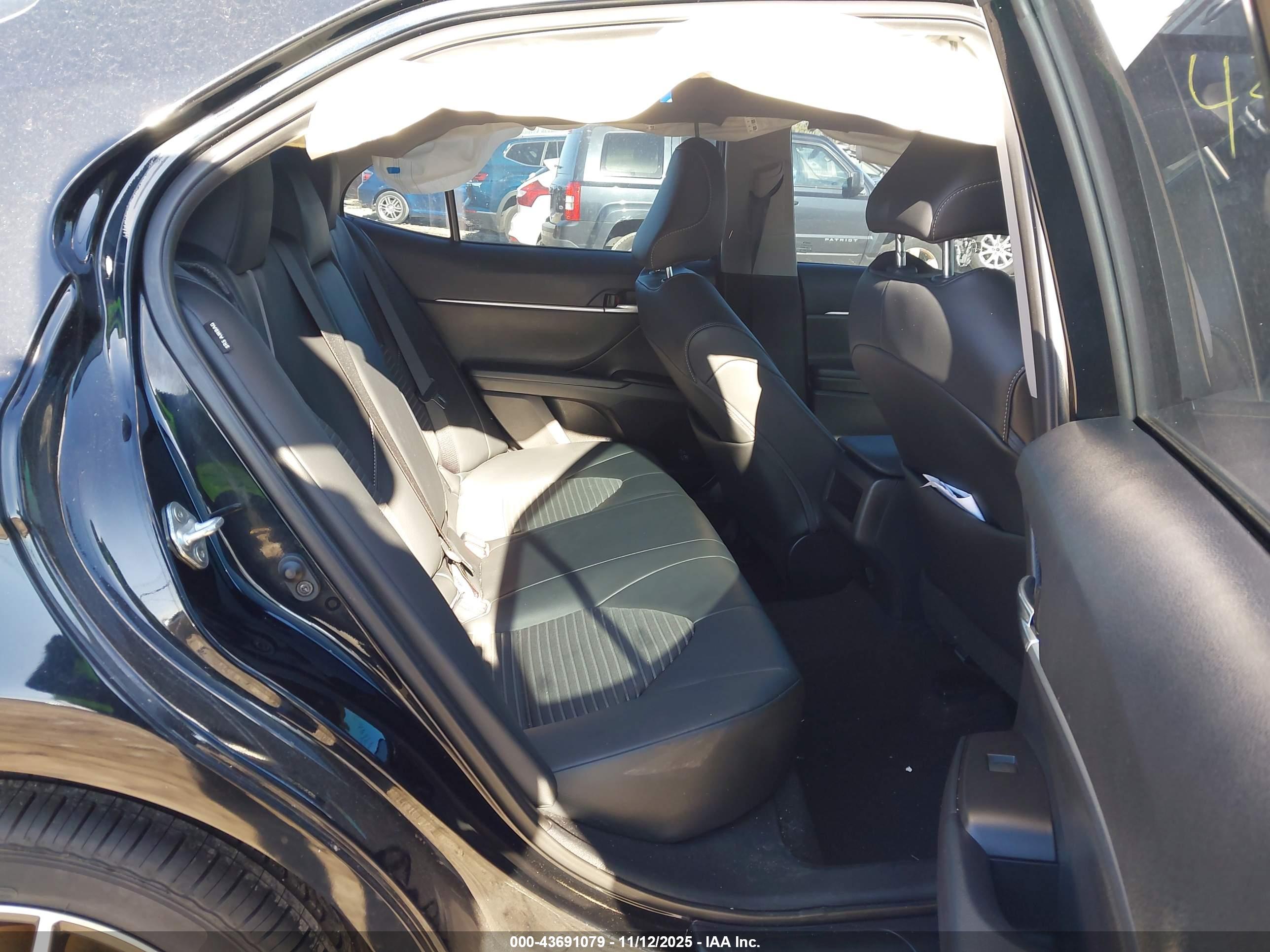 TOYOTA CAMRY image 8