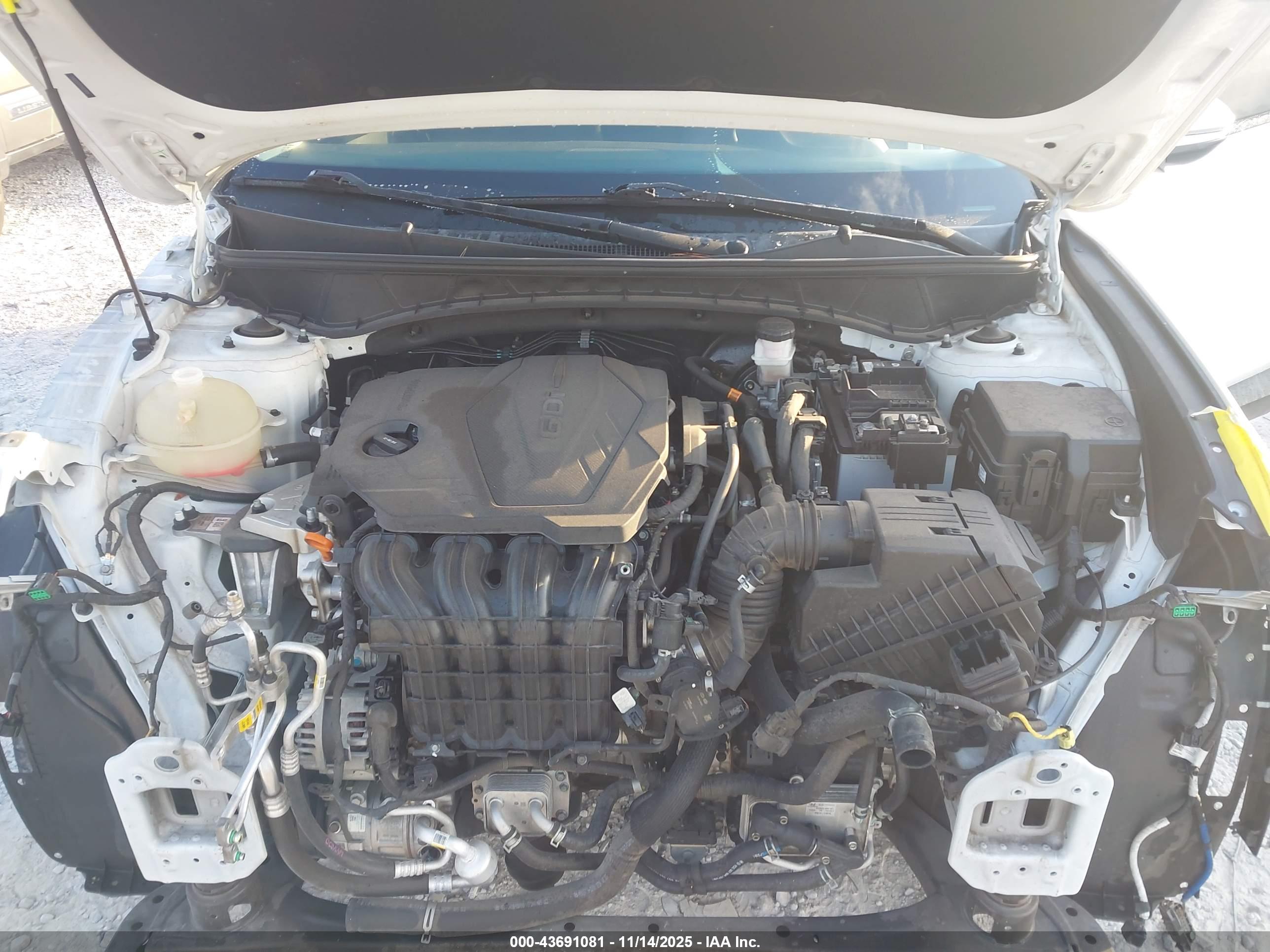HYUNDAI TUCSON image 10