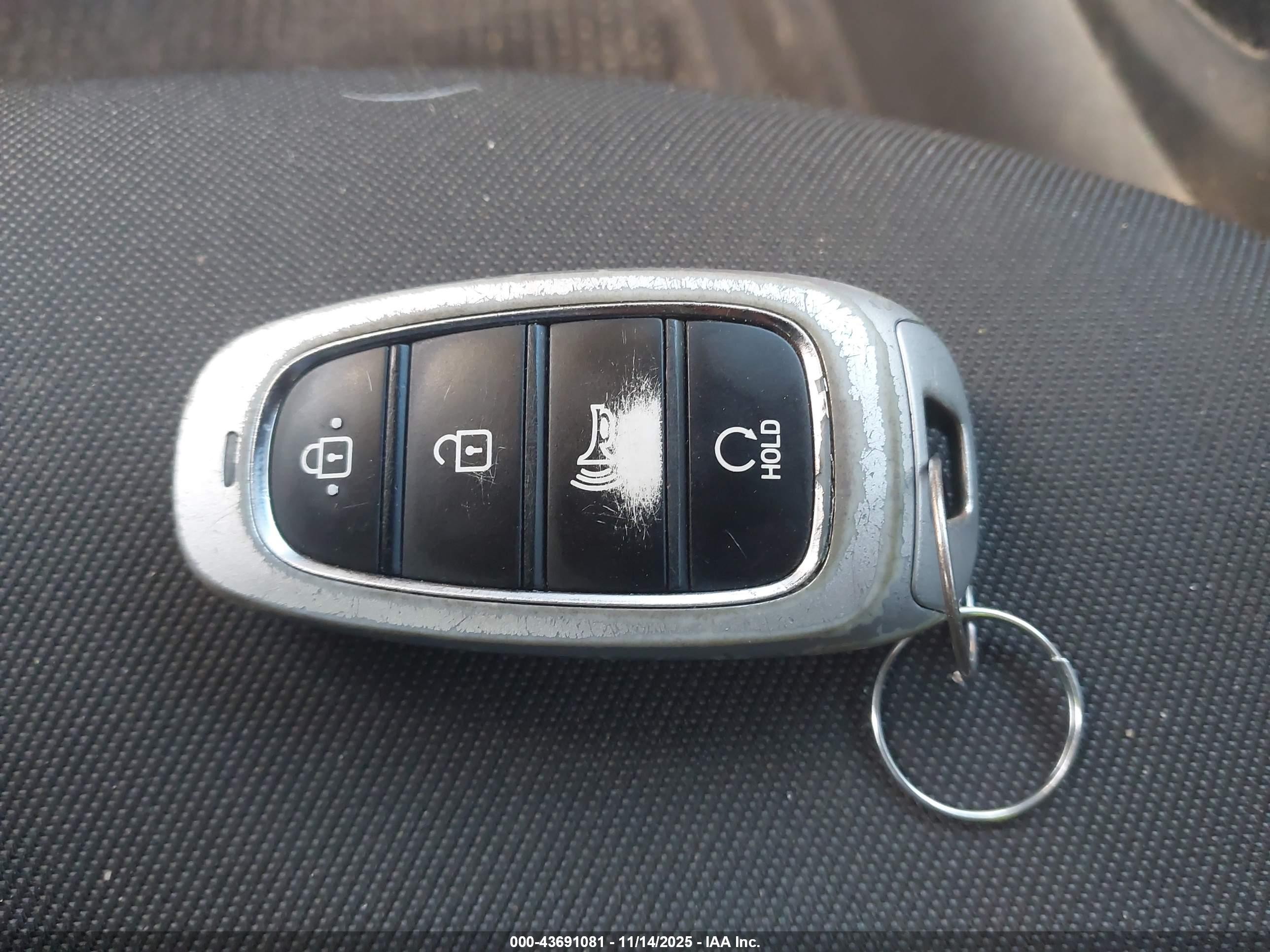 HYUNDAI TUCSON image 11