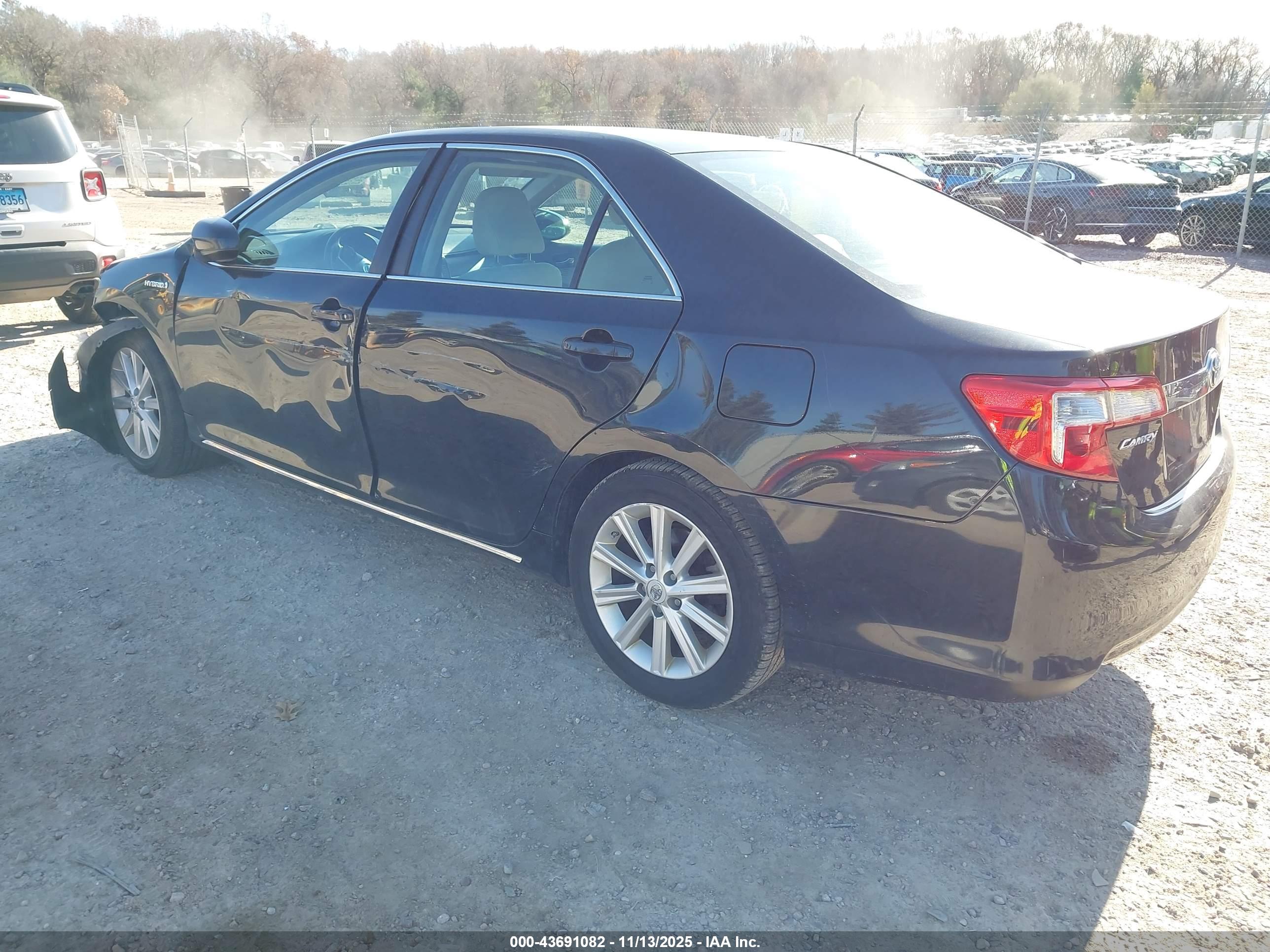 TOYOTA CAMRY image 3