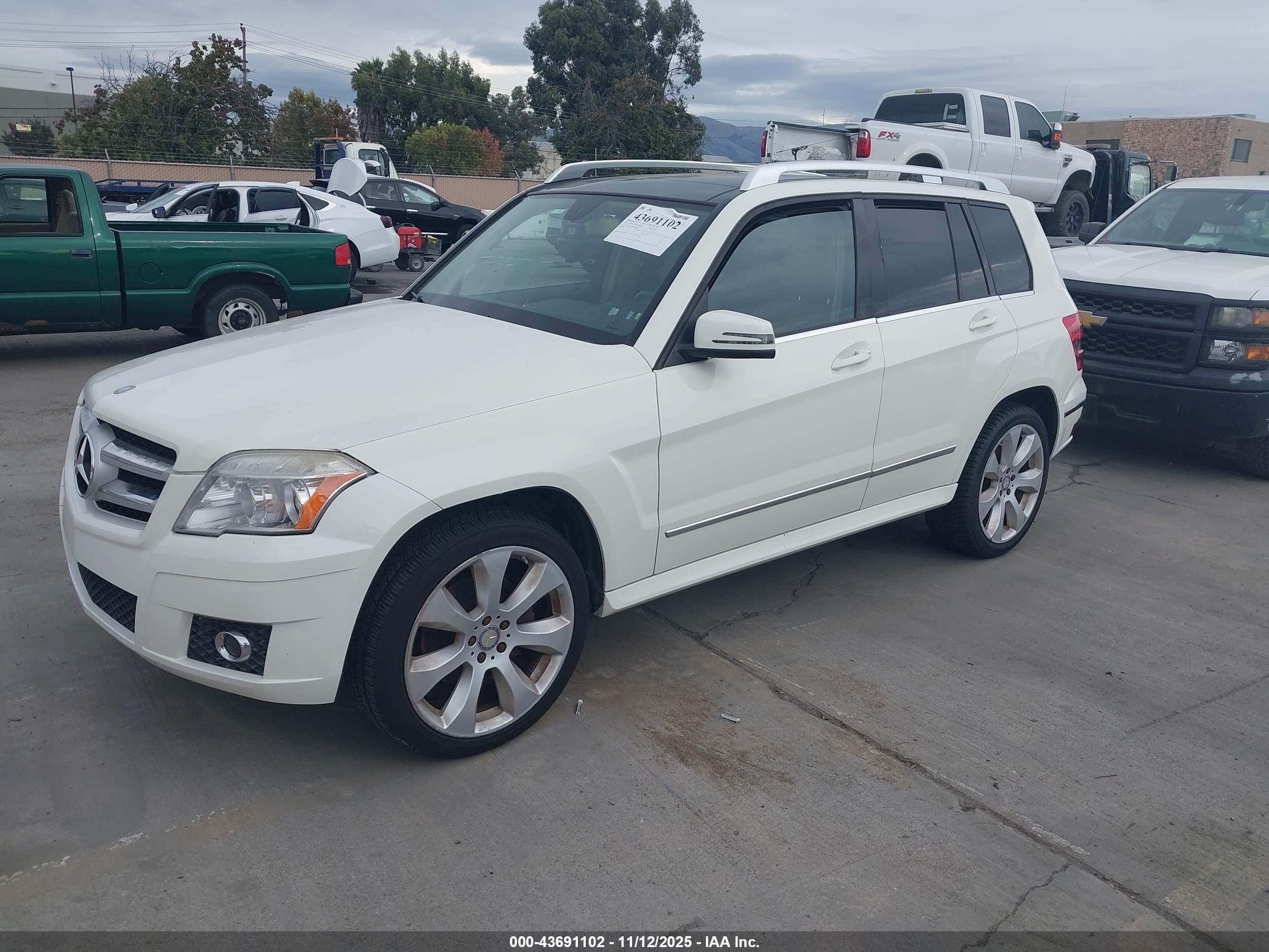 MERCEDES-BENZ GLK image 2