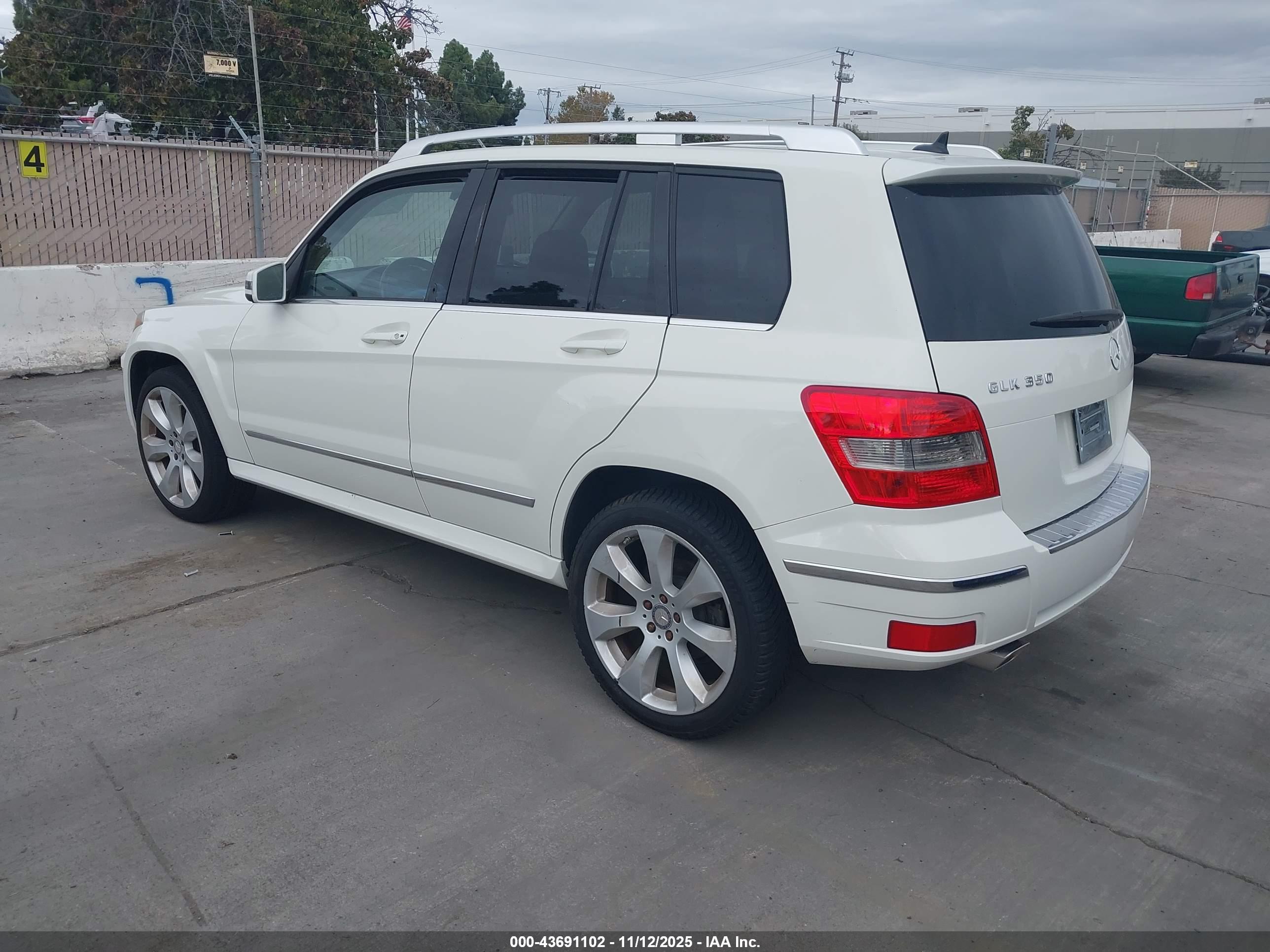 MERCEDES-BENZ GLK image 3