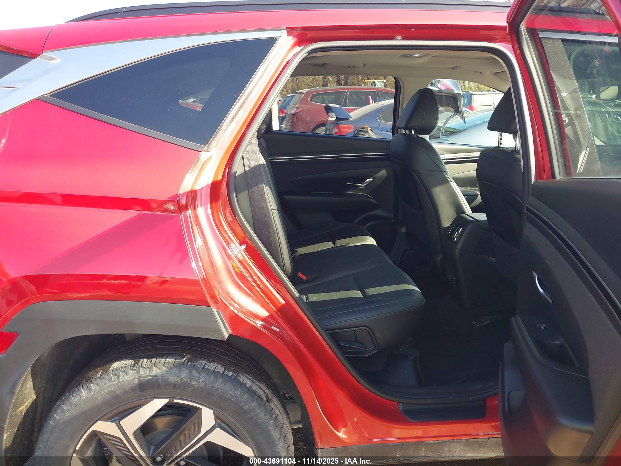 HYUNDAI TUCSON image 8