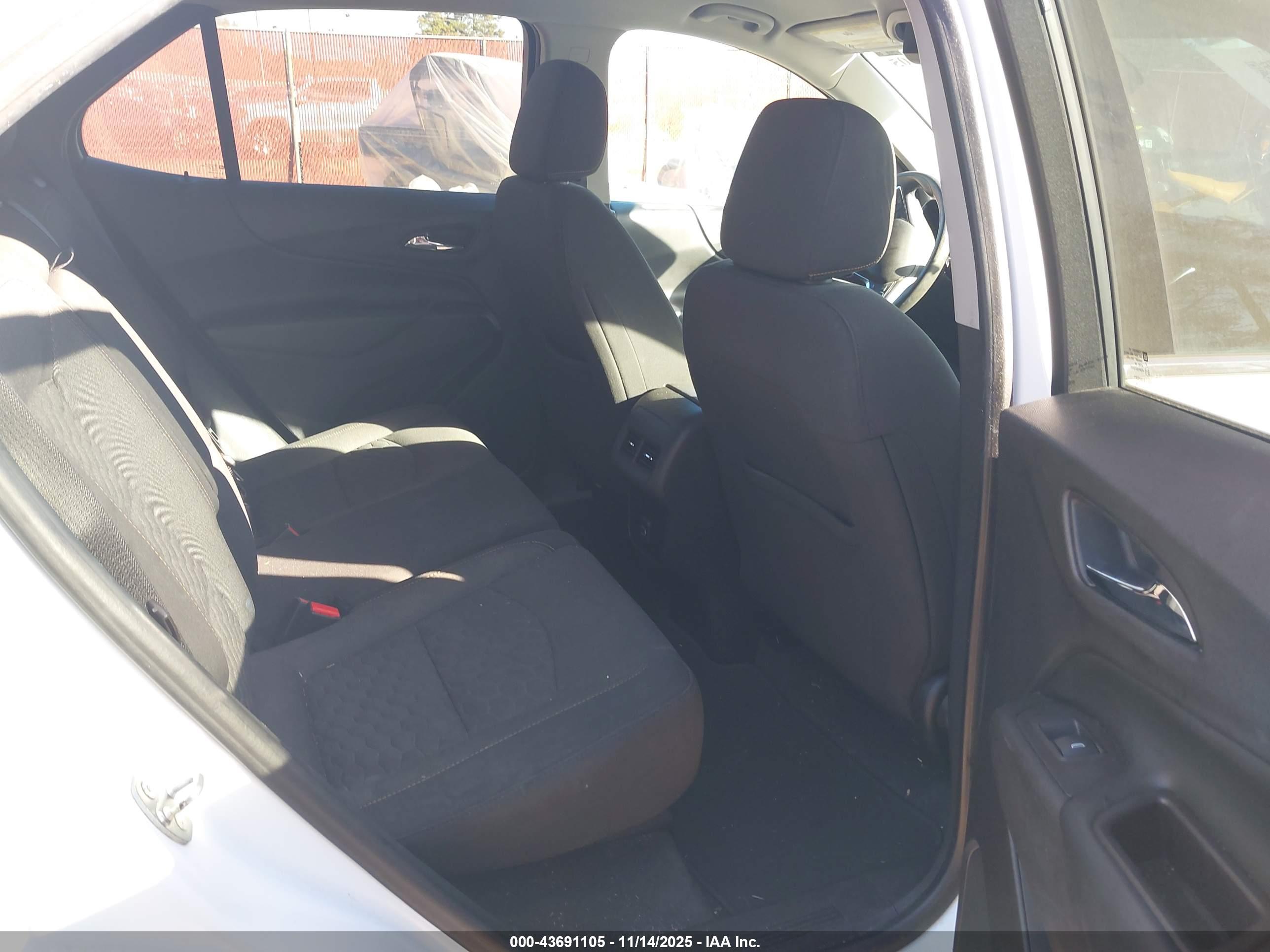 CHEVROLET EQUINOX image 8