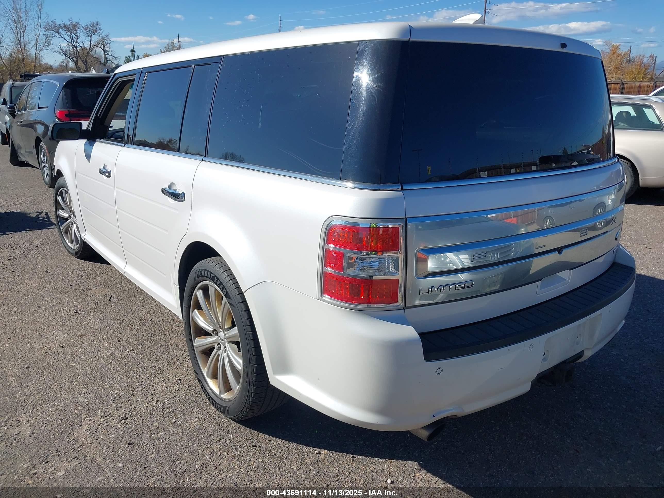 FORD FLEX image 3