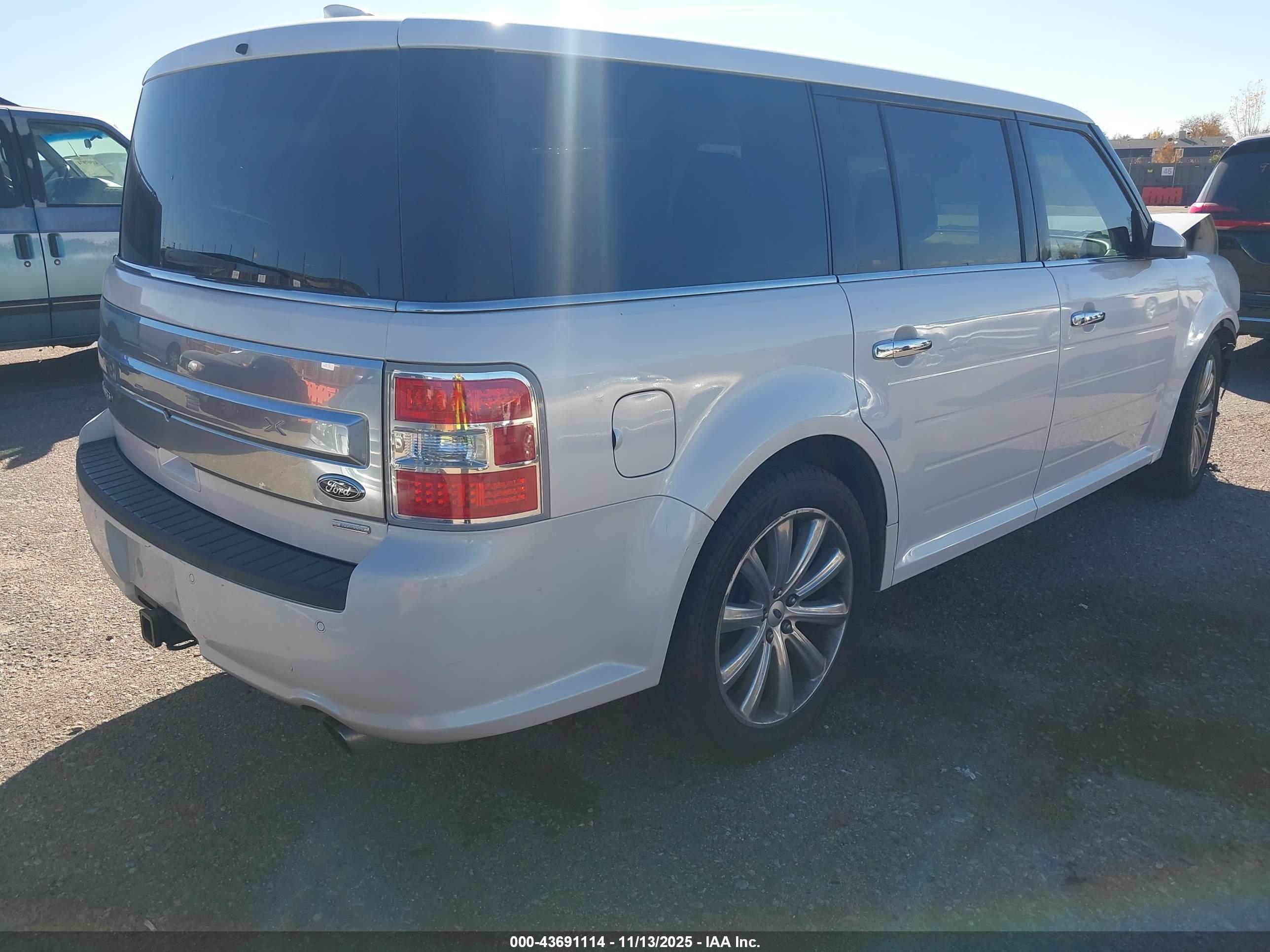 FORD FLEX image 4