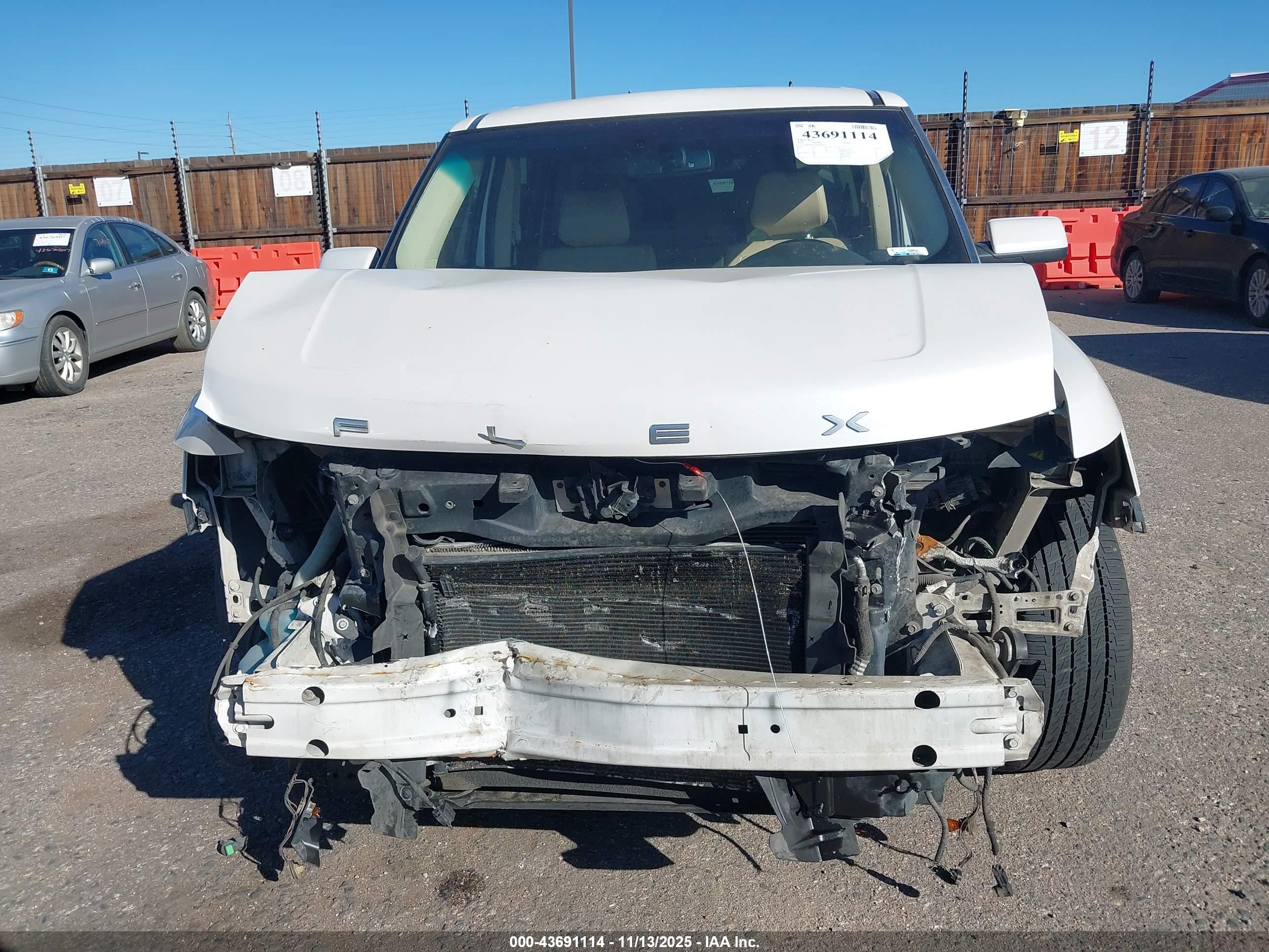 FORD FLEX image 6