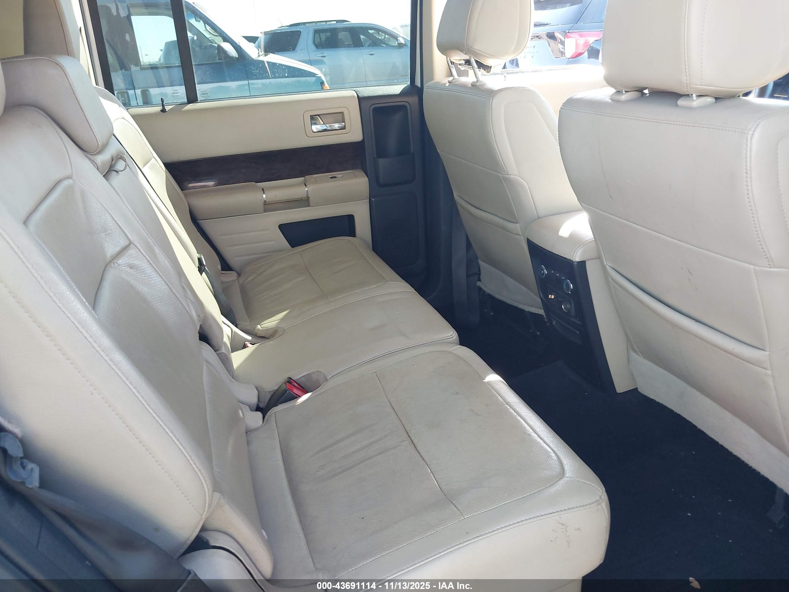 FORD FLEX image 8