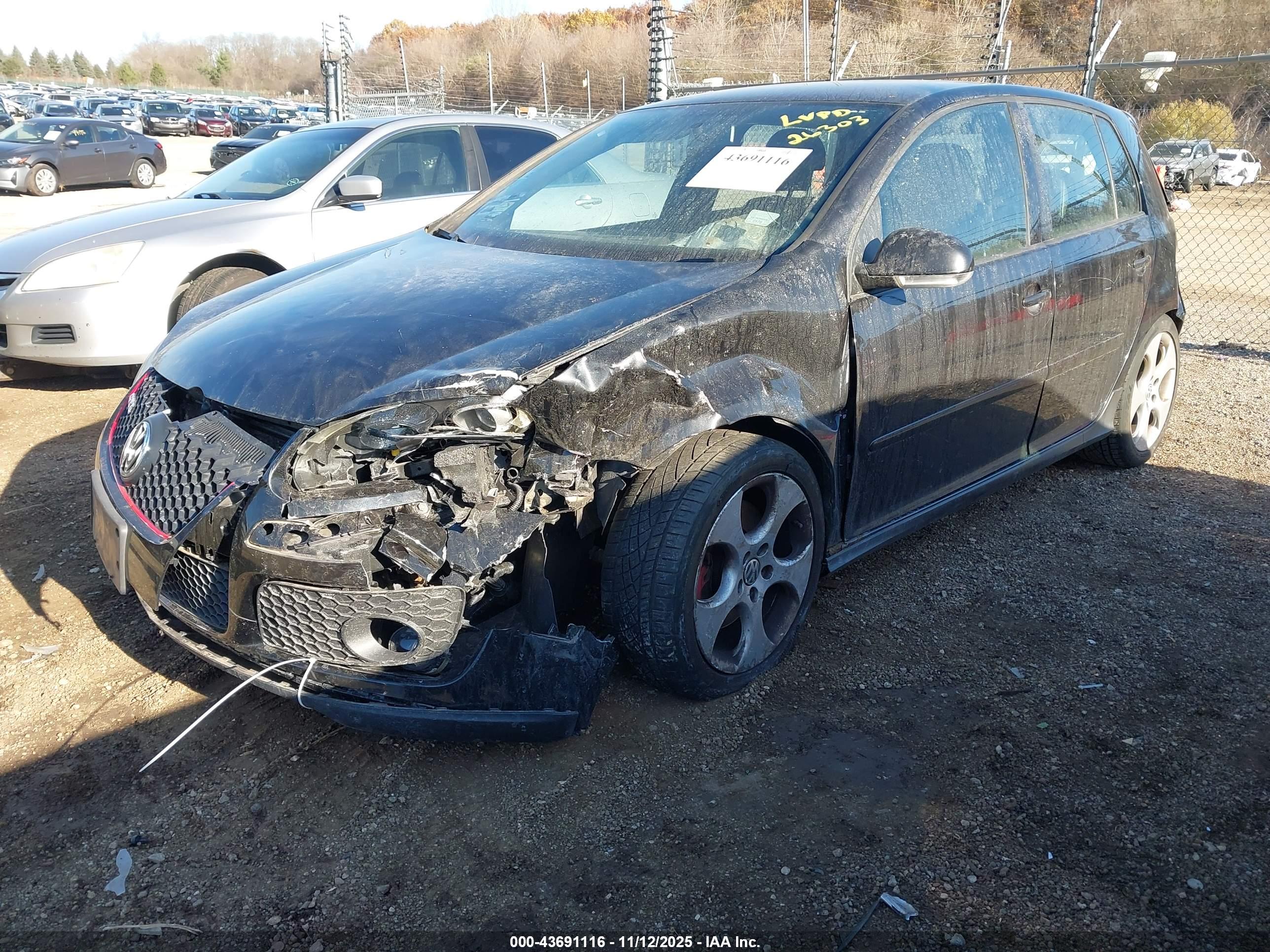 VOLKSWAGEN GTI image 2