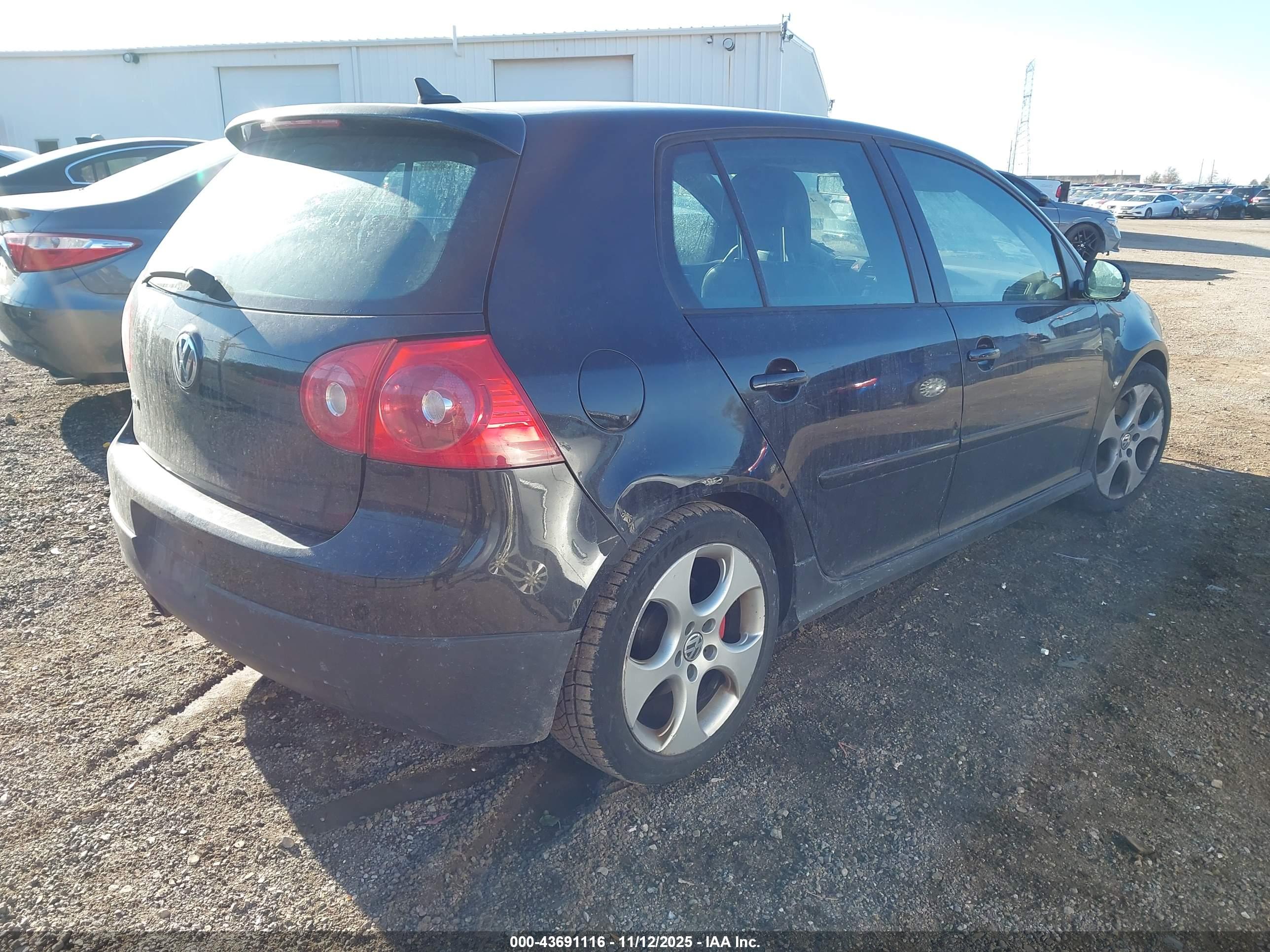 VOLKSWAGEN GTI image 4
