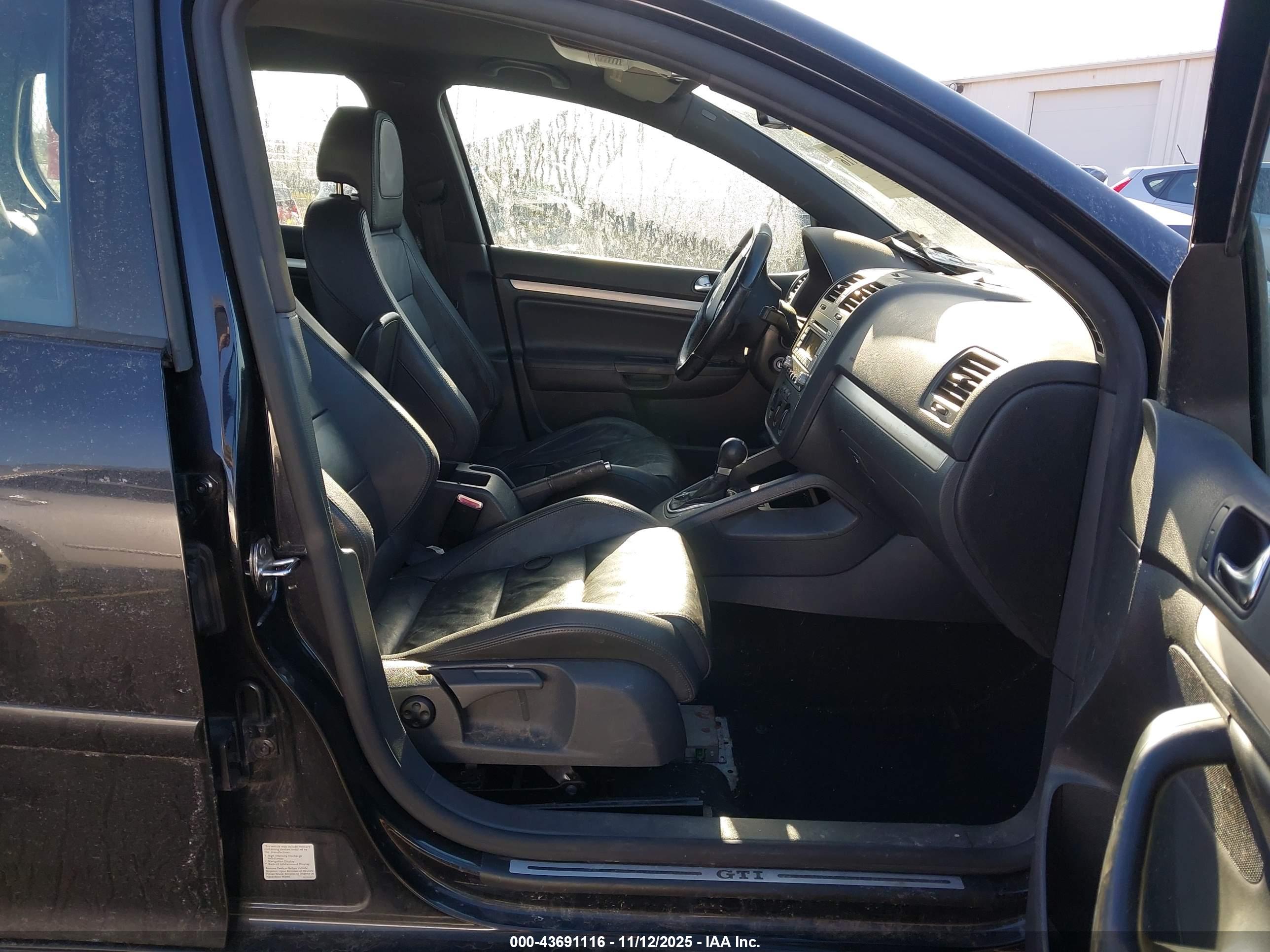 VOLKSWAGEN GTI image 5