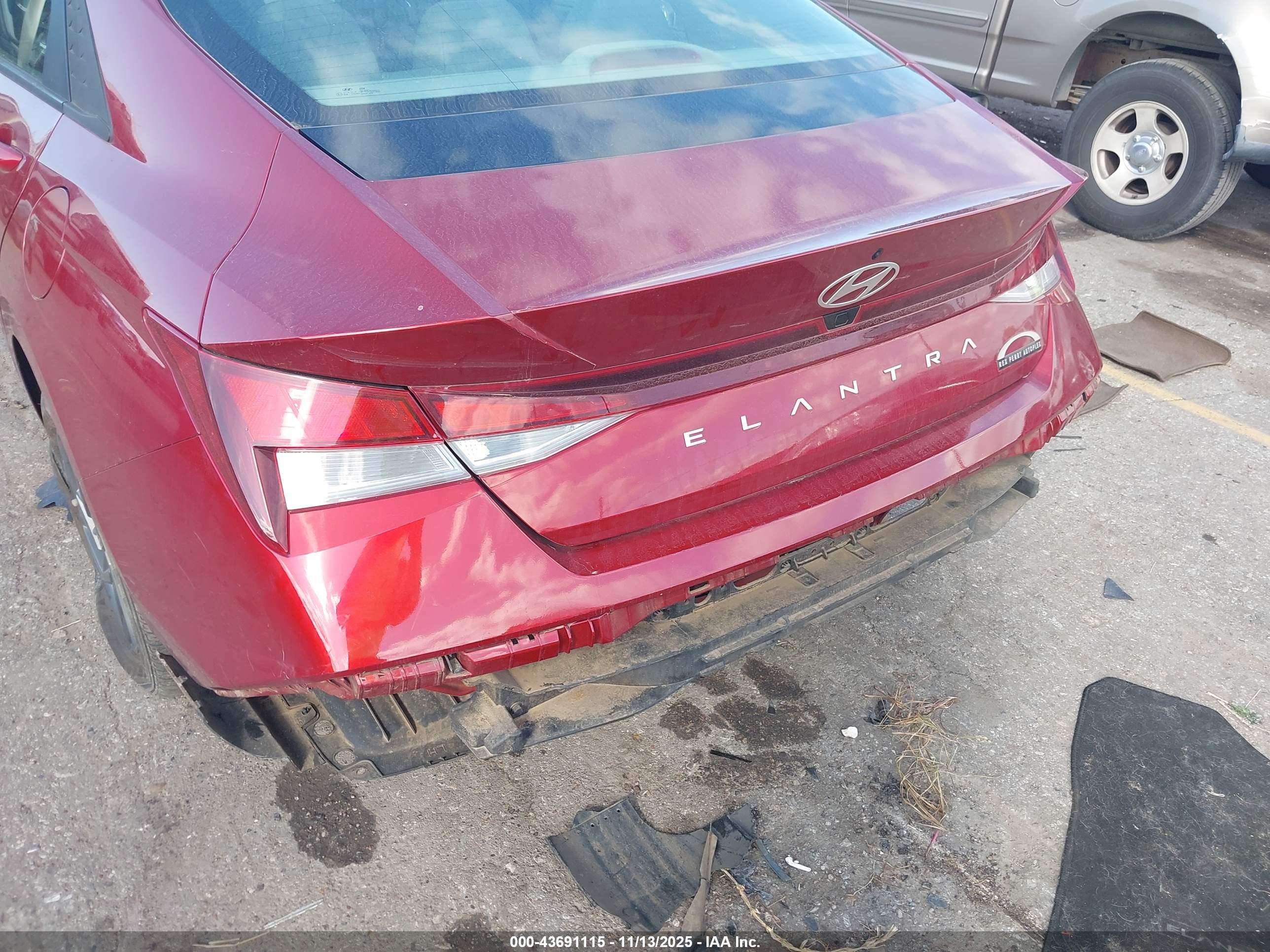 HYUNDAI ELANTRA image 6