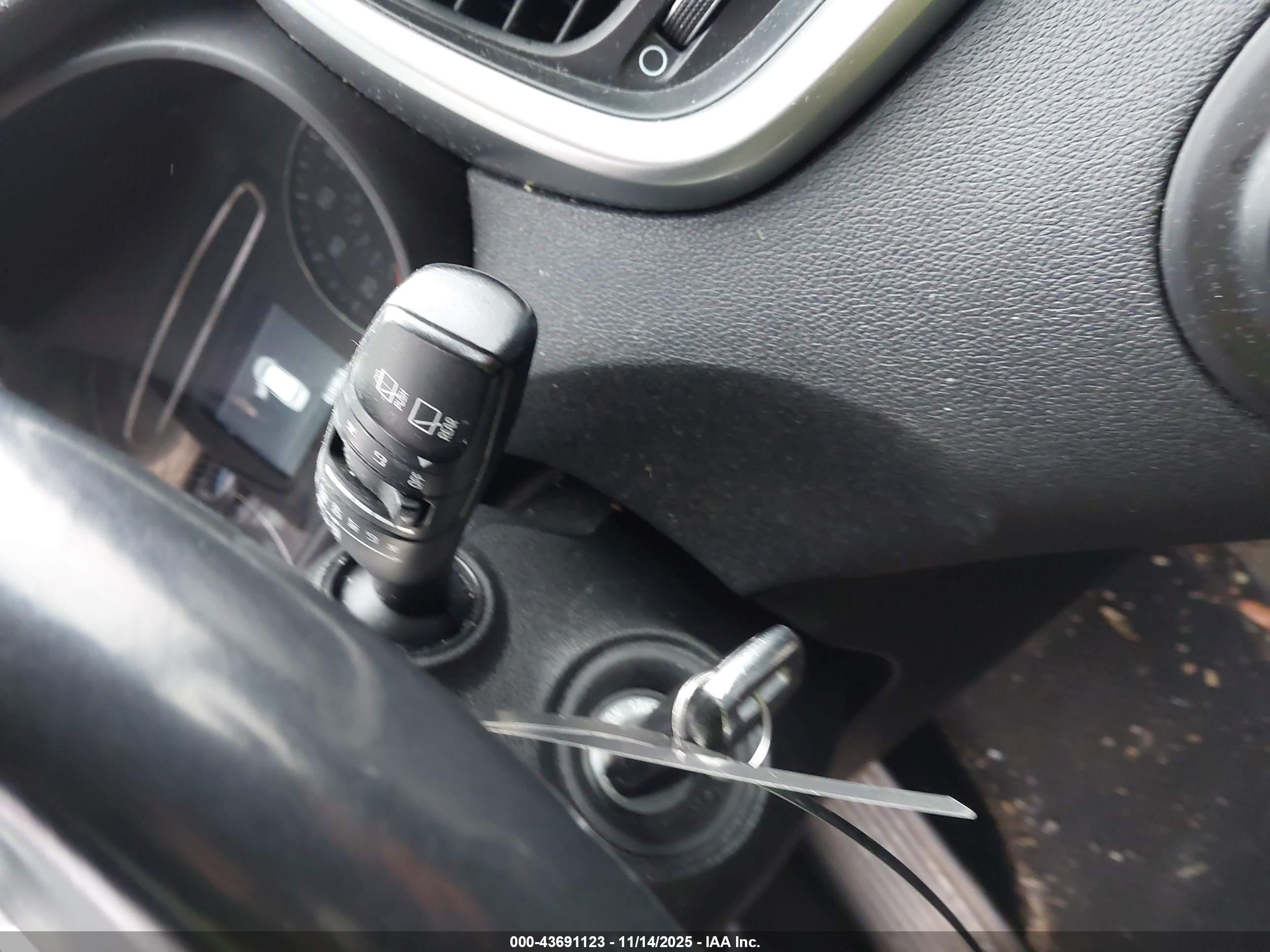 KIA SORENTO image 11