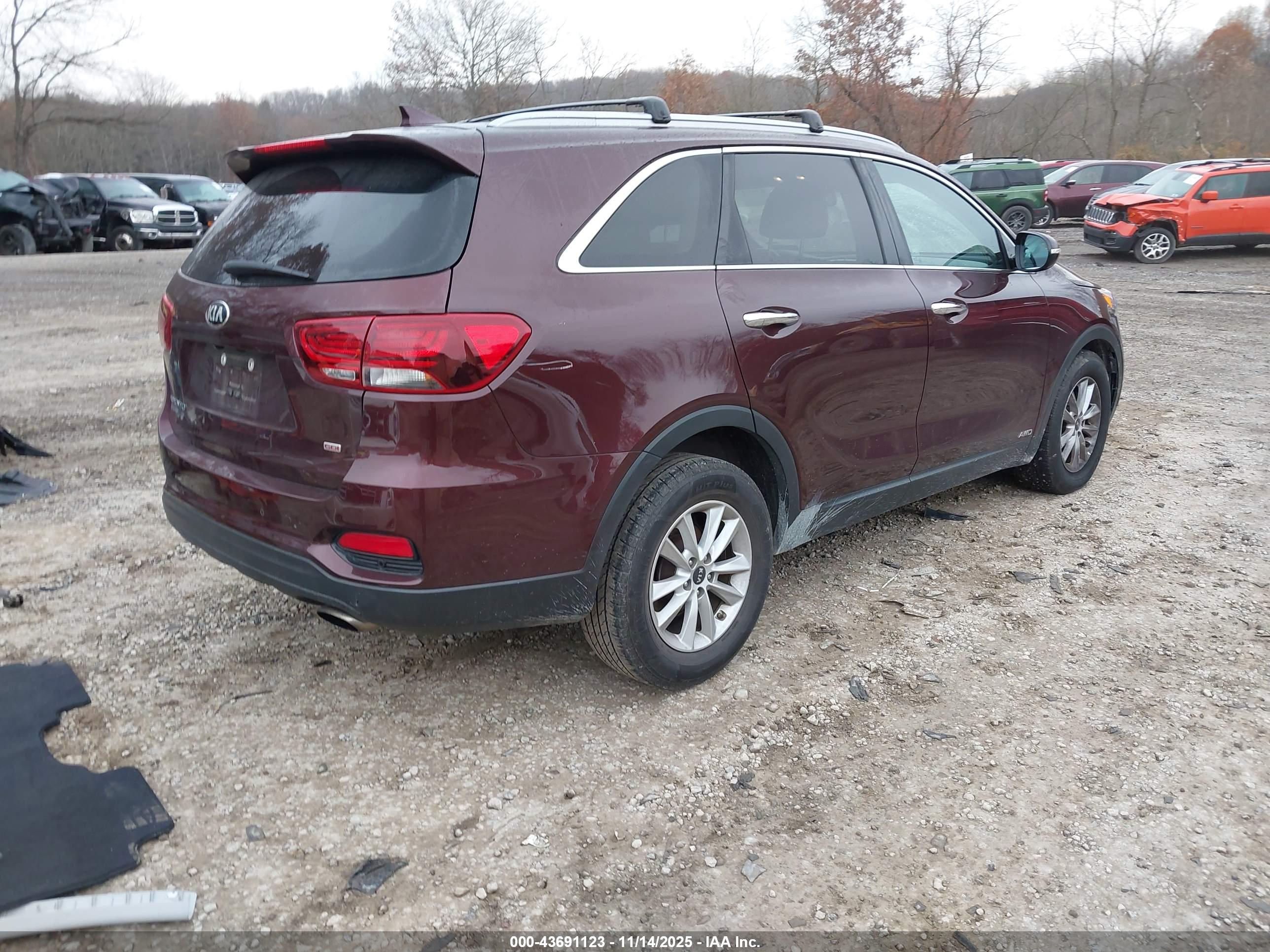 KIA SORENTO image 4