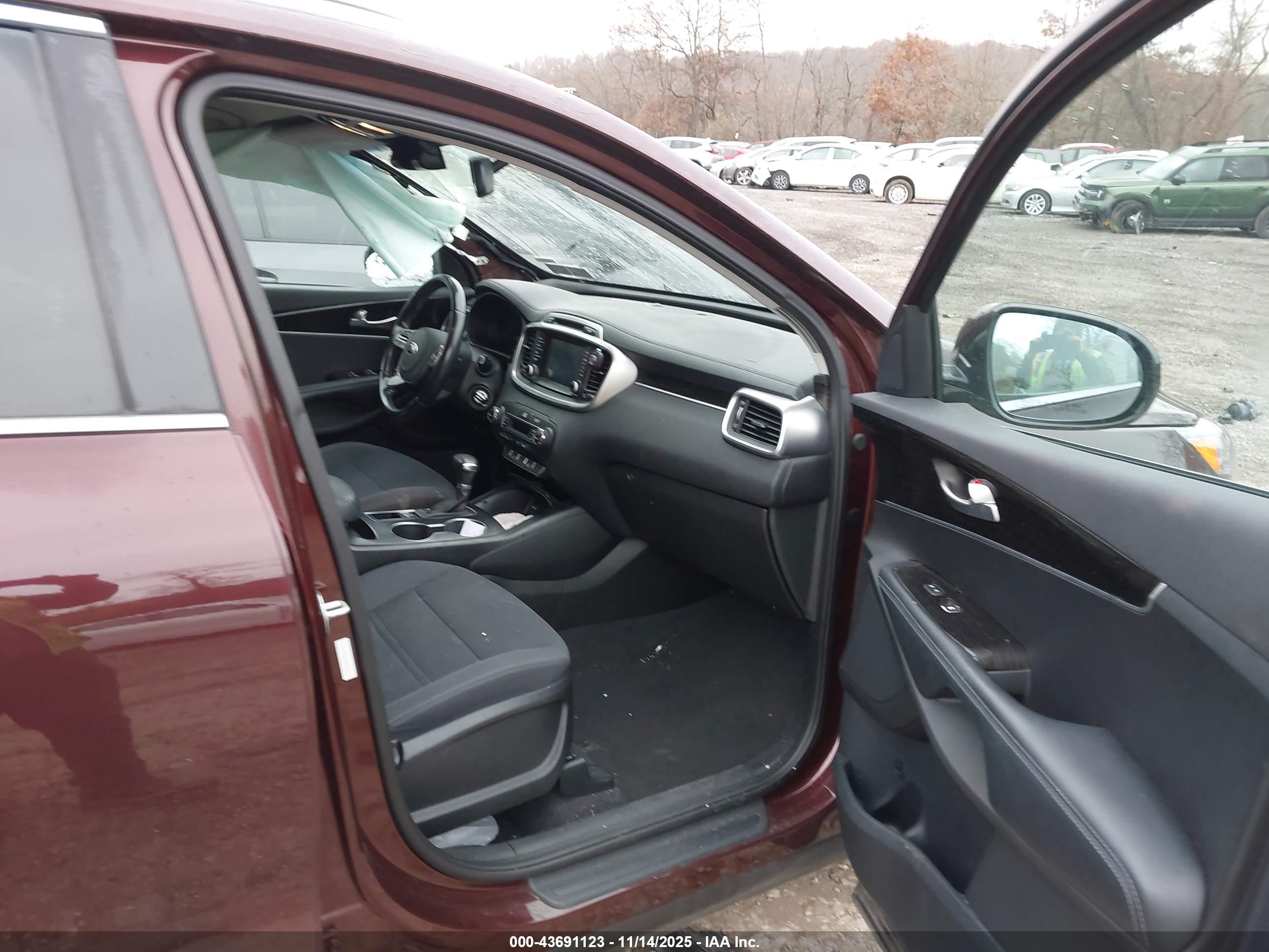 KIA SORENTO image 5