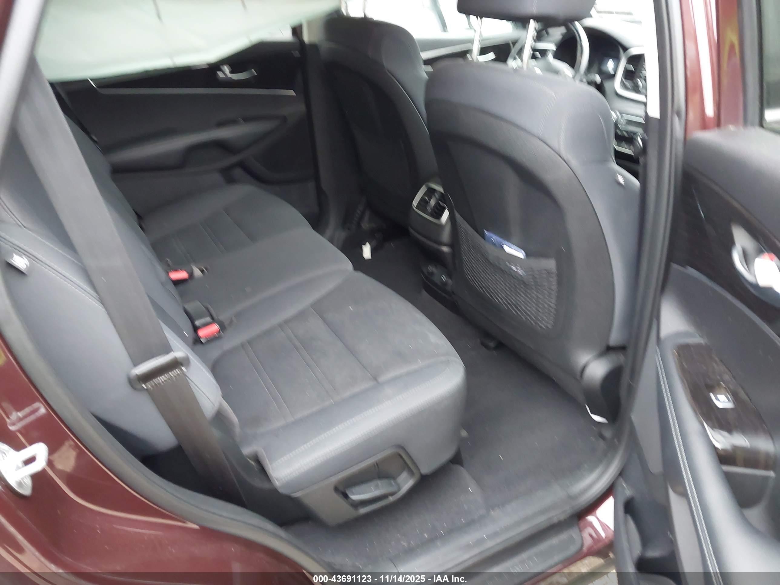 KIA SORENTO image 8
