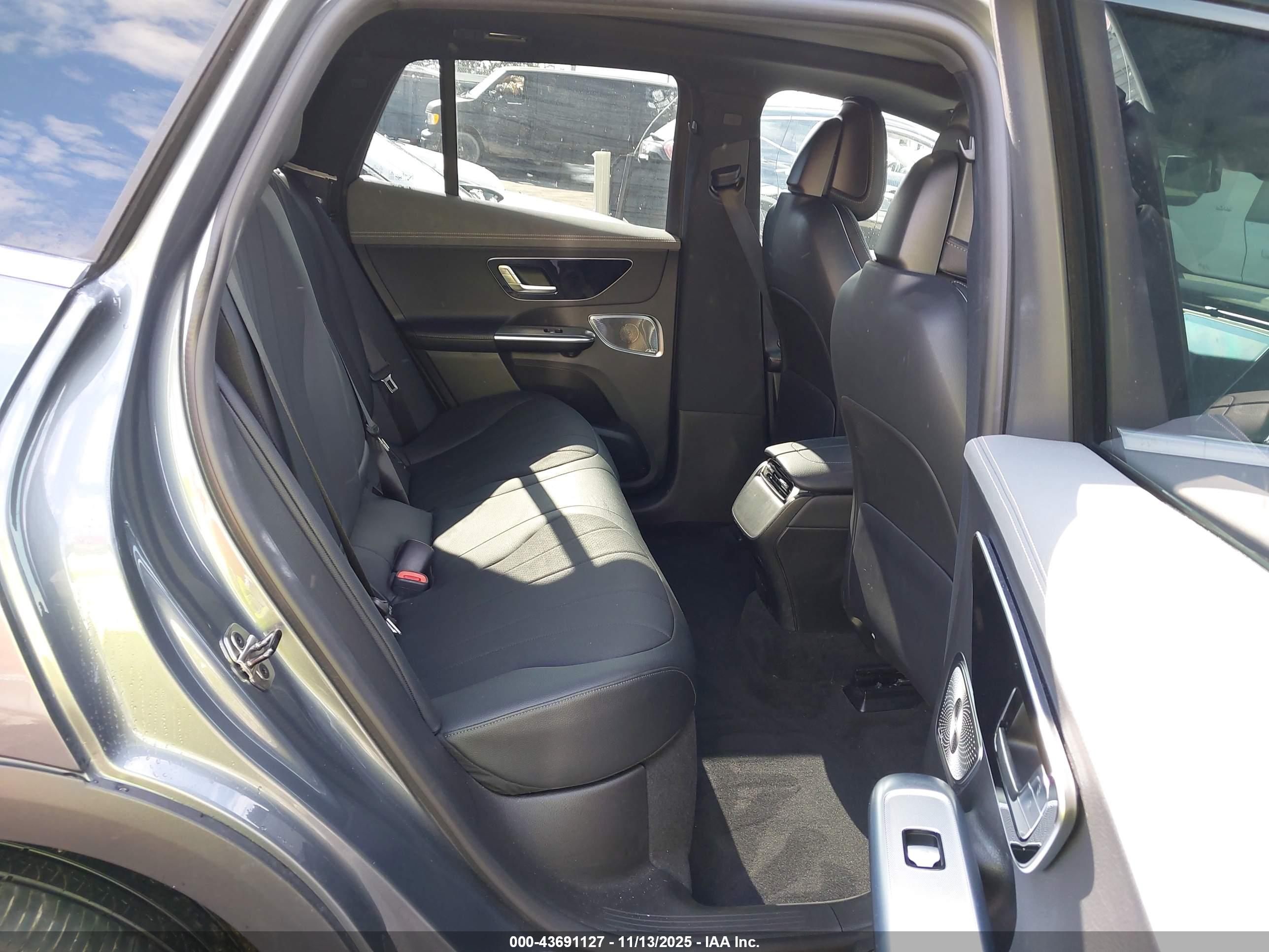 MERCEDES-BENZ EQE image 8