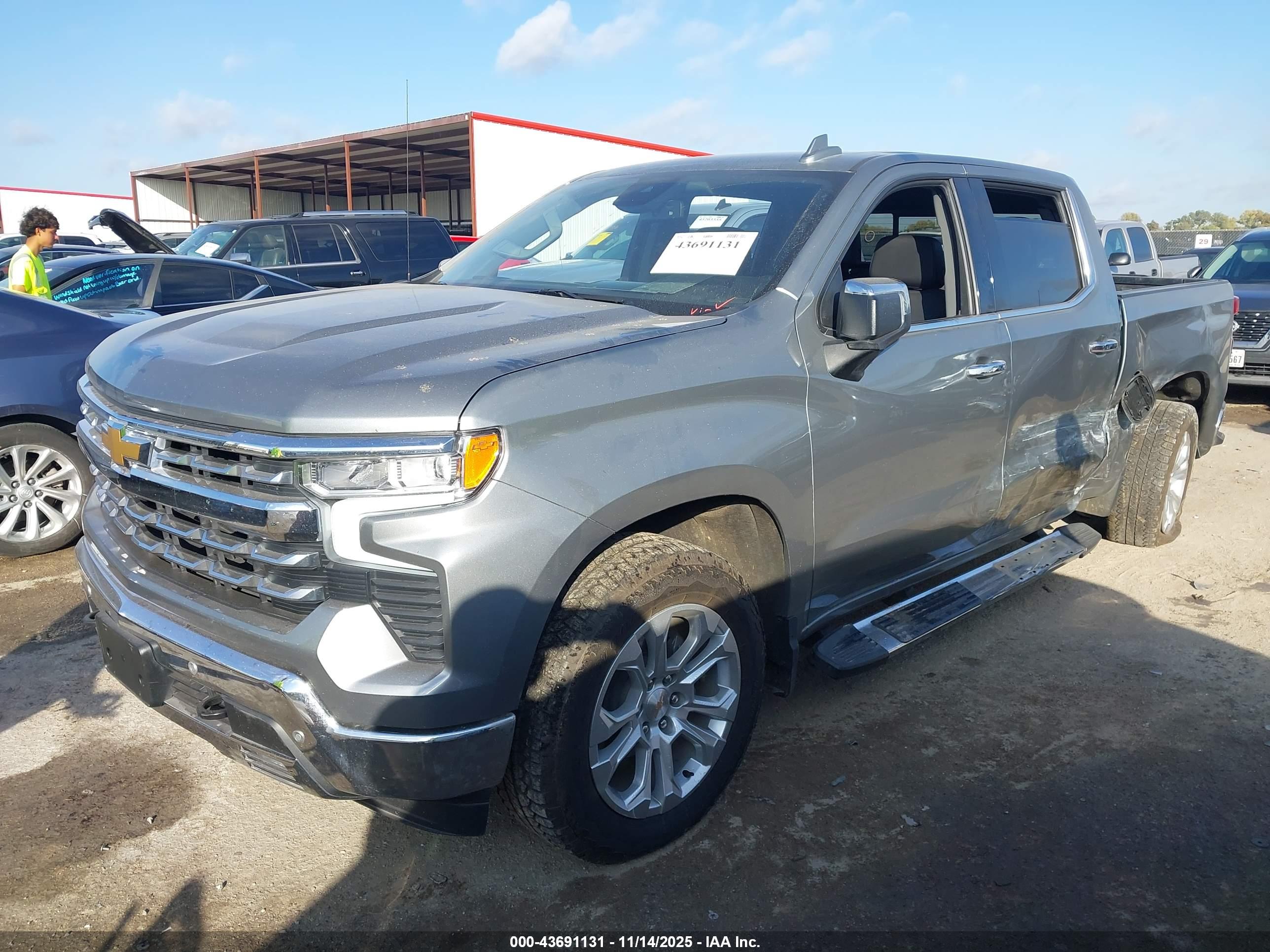 CHEVROLET SILVERADO image 2