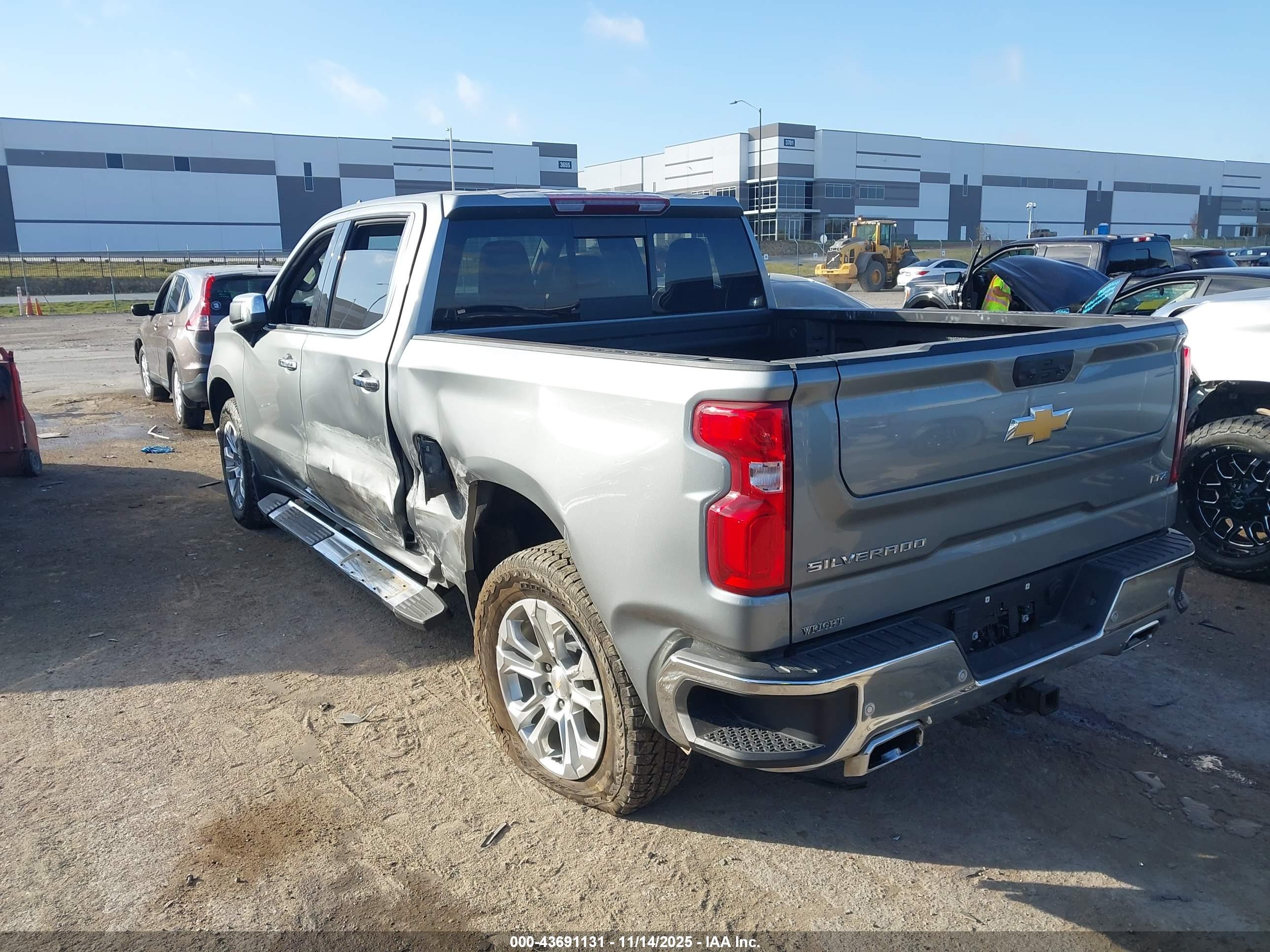 CHEVROLET SILVERADO image 3