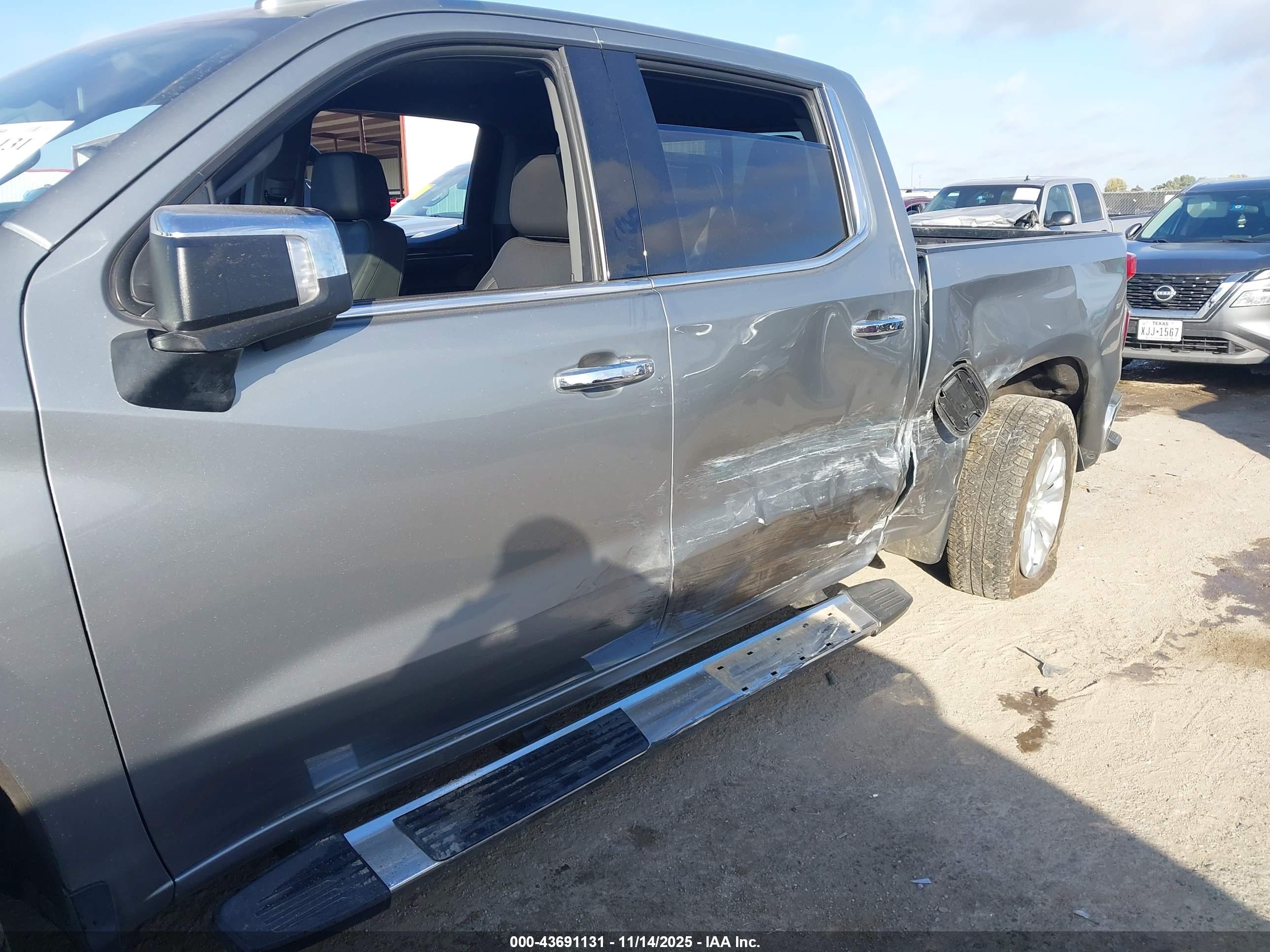 CHEVROLET SILVERADO image 6
