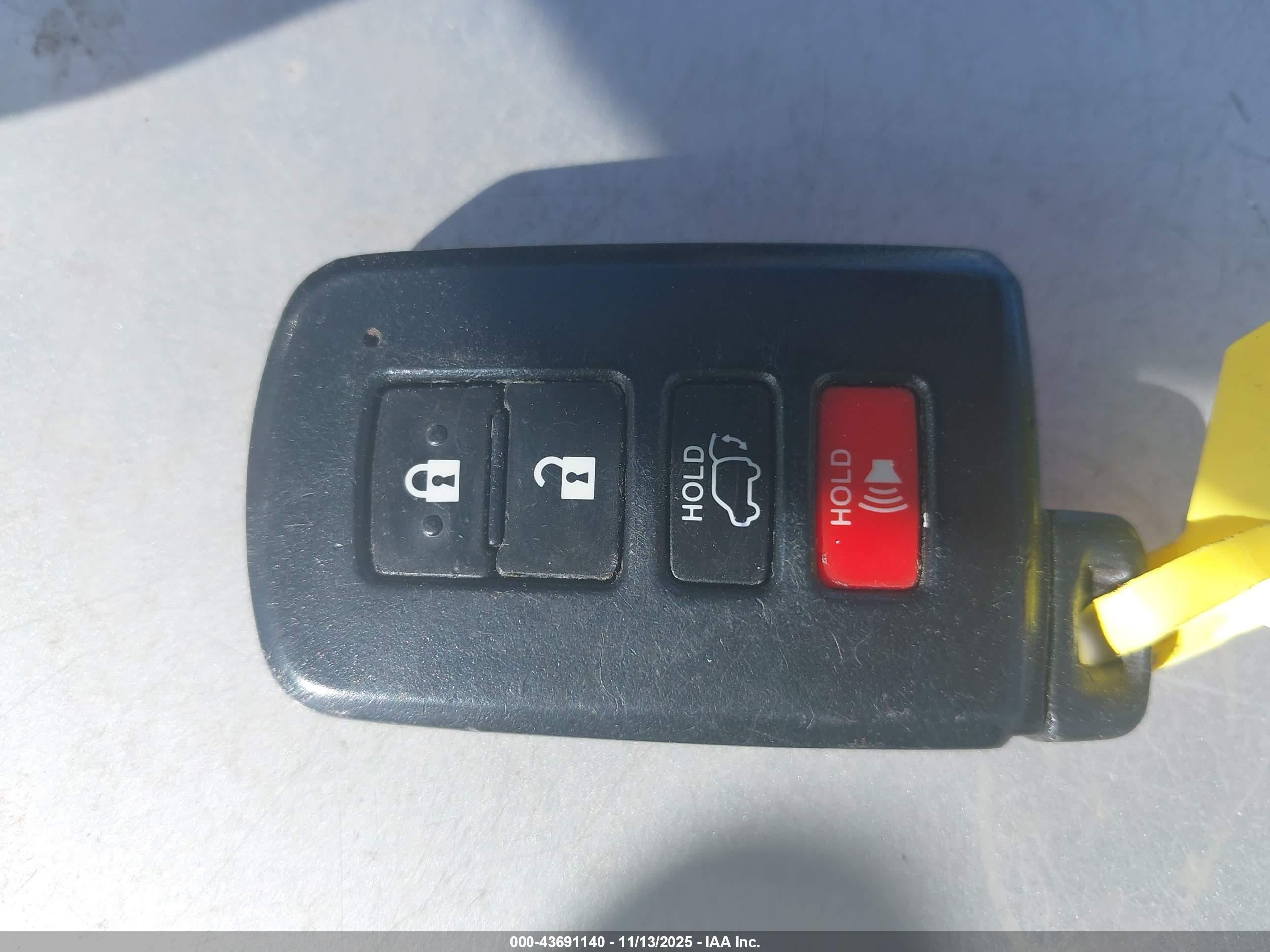 TOYOTA RAV4 image 11