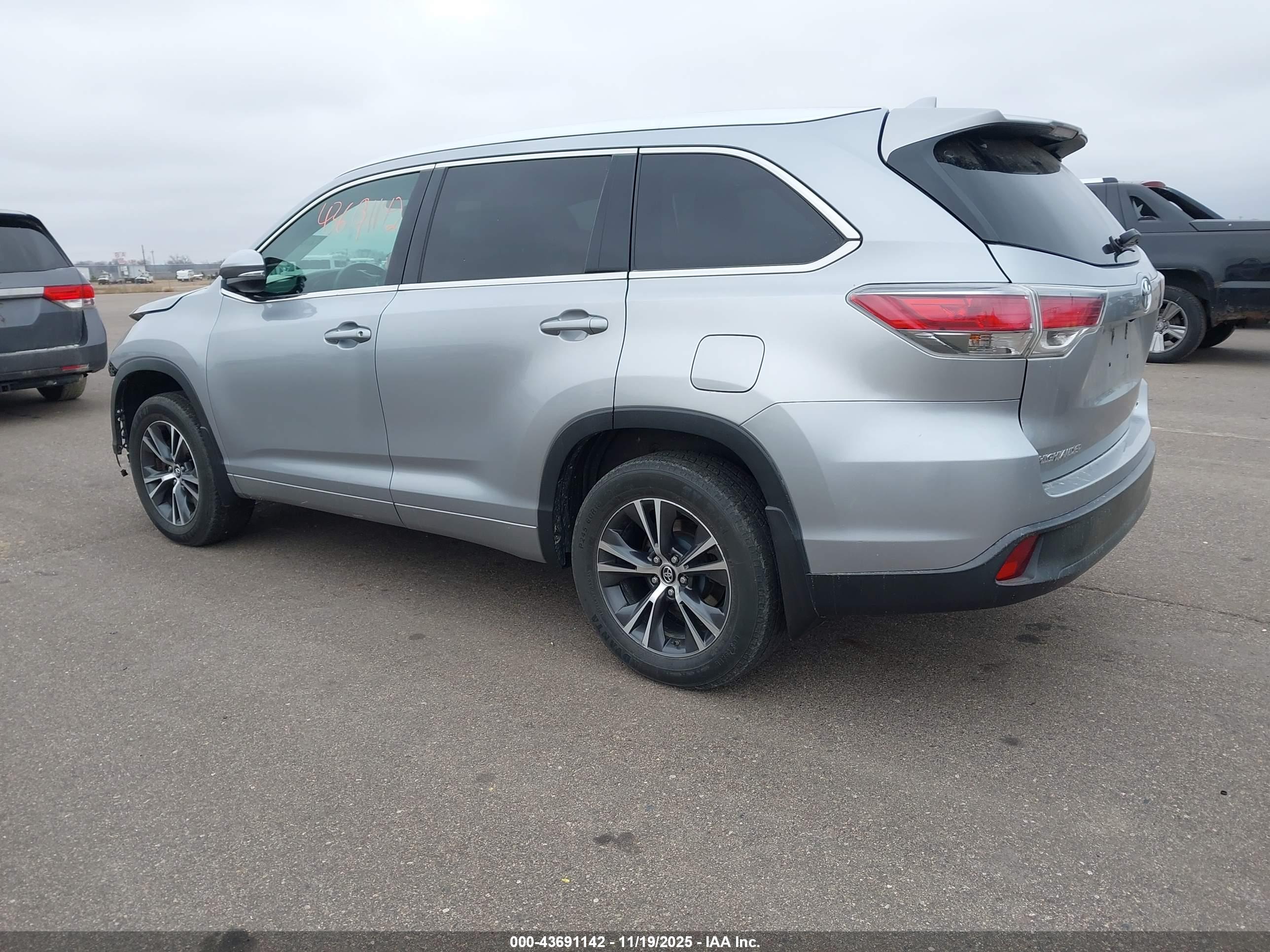 TOYOTA HIGHLANDER image 3