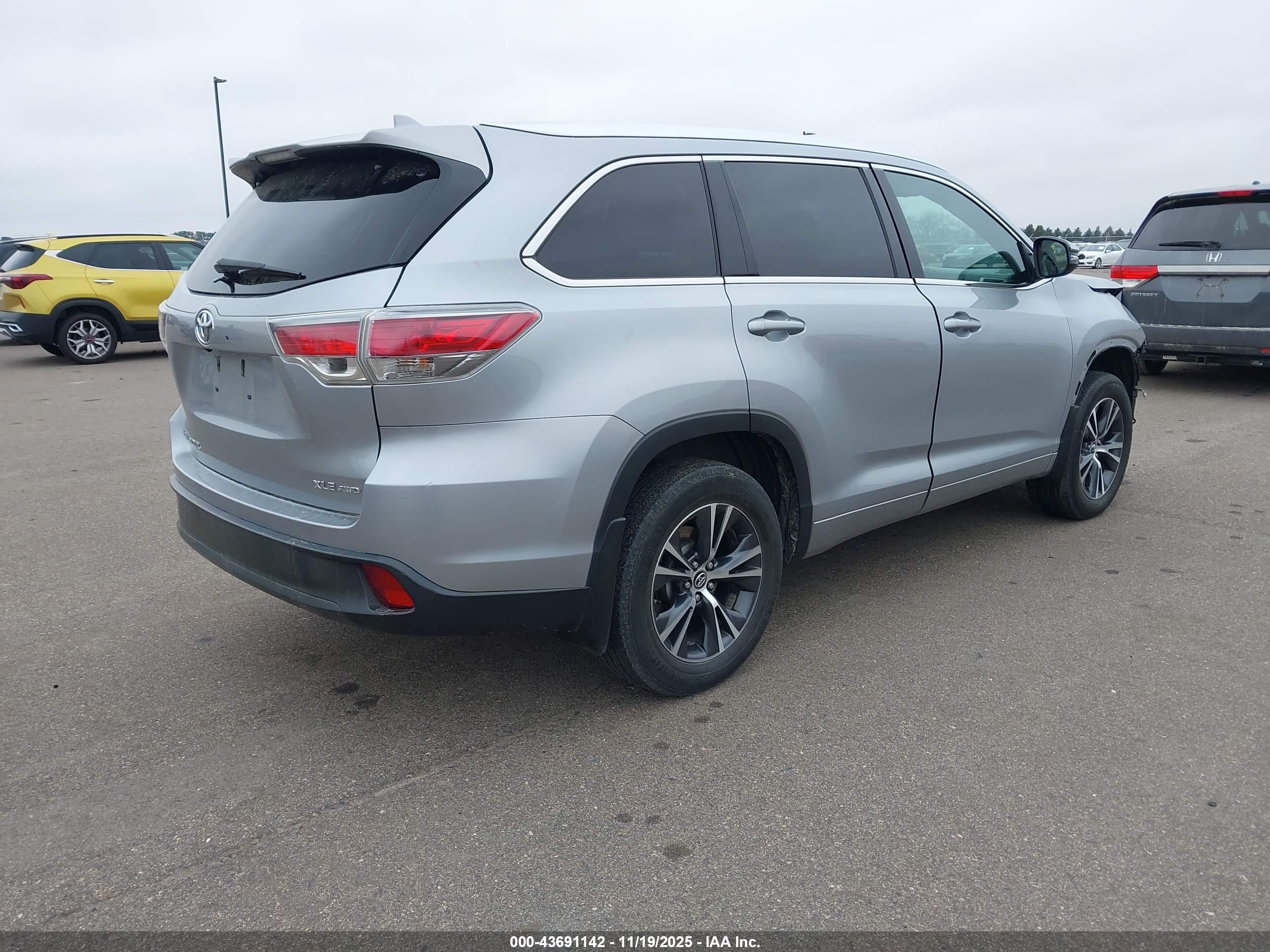 TOYOTA HIGHLANDER image 4